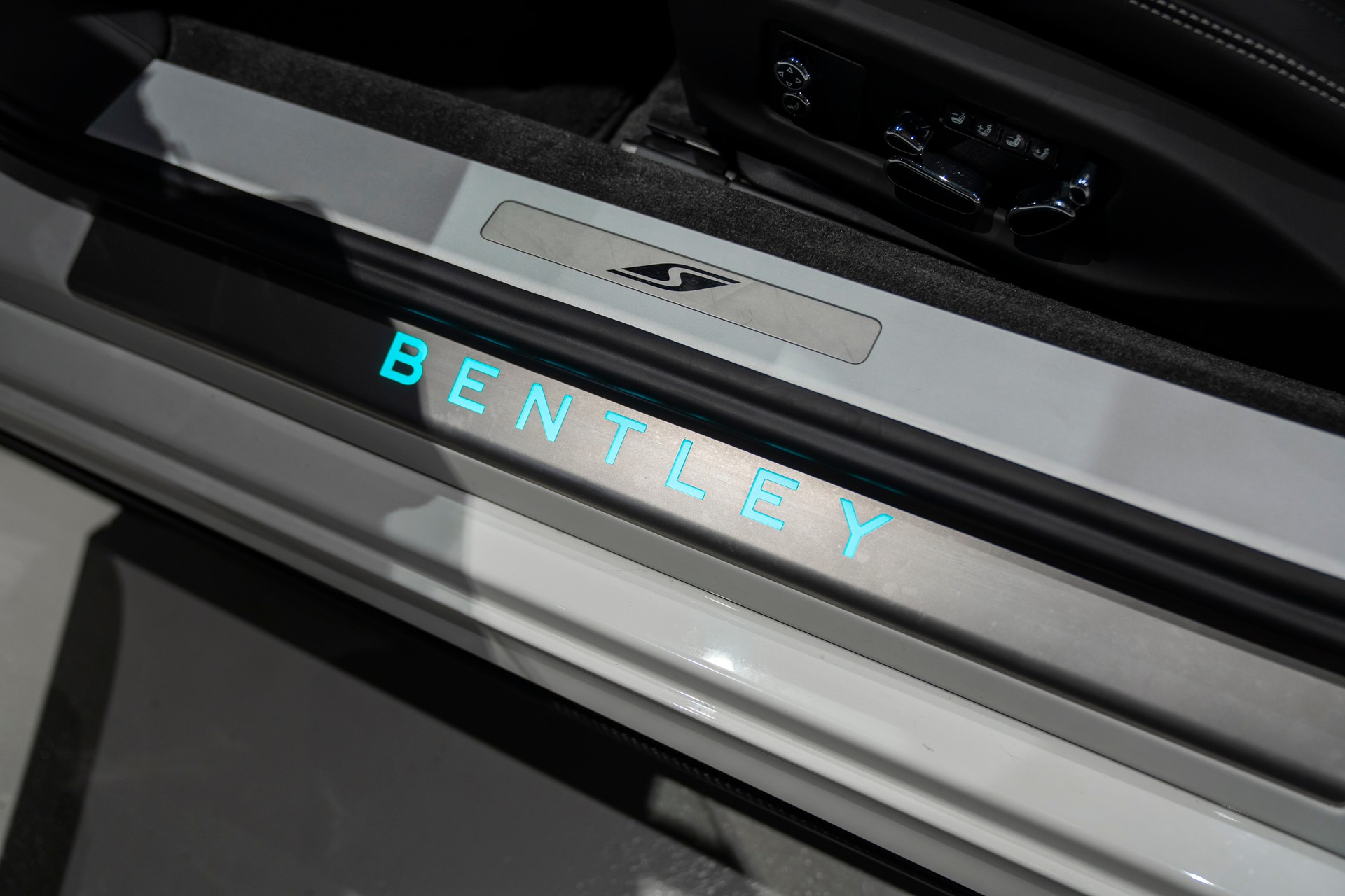 BENTLEY Continental GTC S 4.0 V8-image-15