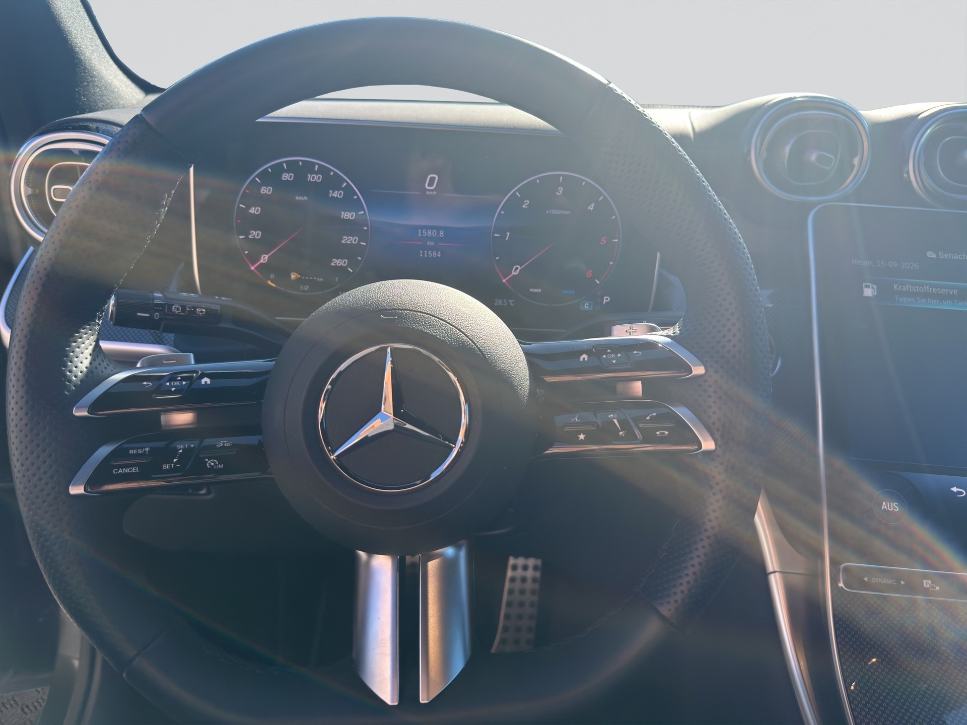 MERCEDES-BENZ GLC 300 d 4Matic AMG Line Night 9G-Tronic-image-10