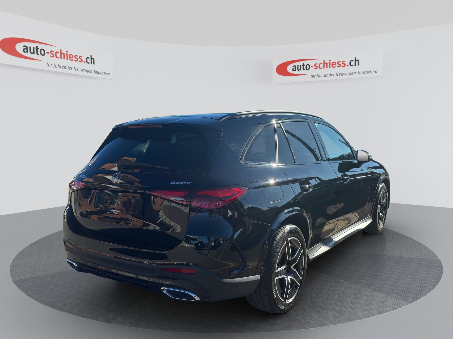 MERCEDES-BENZ GLC 300 d 4Matic AMG Line Night 9G-Tronic-image-4