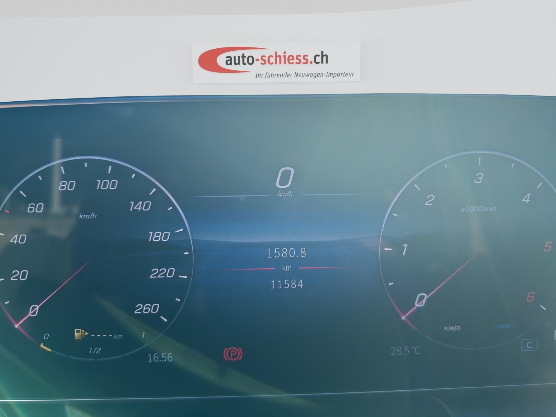 MERCEDES-BENZ GLC 300 d 4Matic AMG Line Night 9G-Tronic-image-11