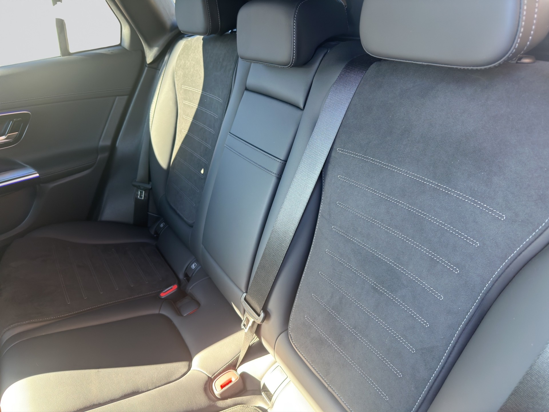 MERCEDES-BENZ GLC 300 d 4Matic AMG Line Night 9G-Tronic-image-7