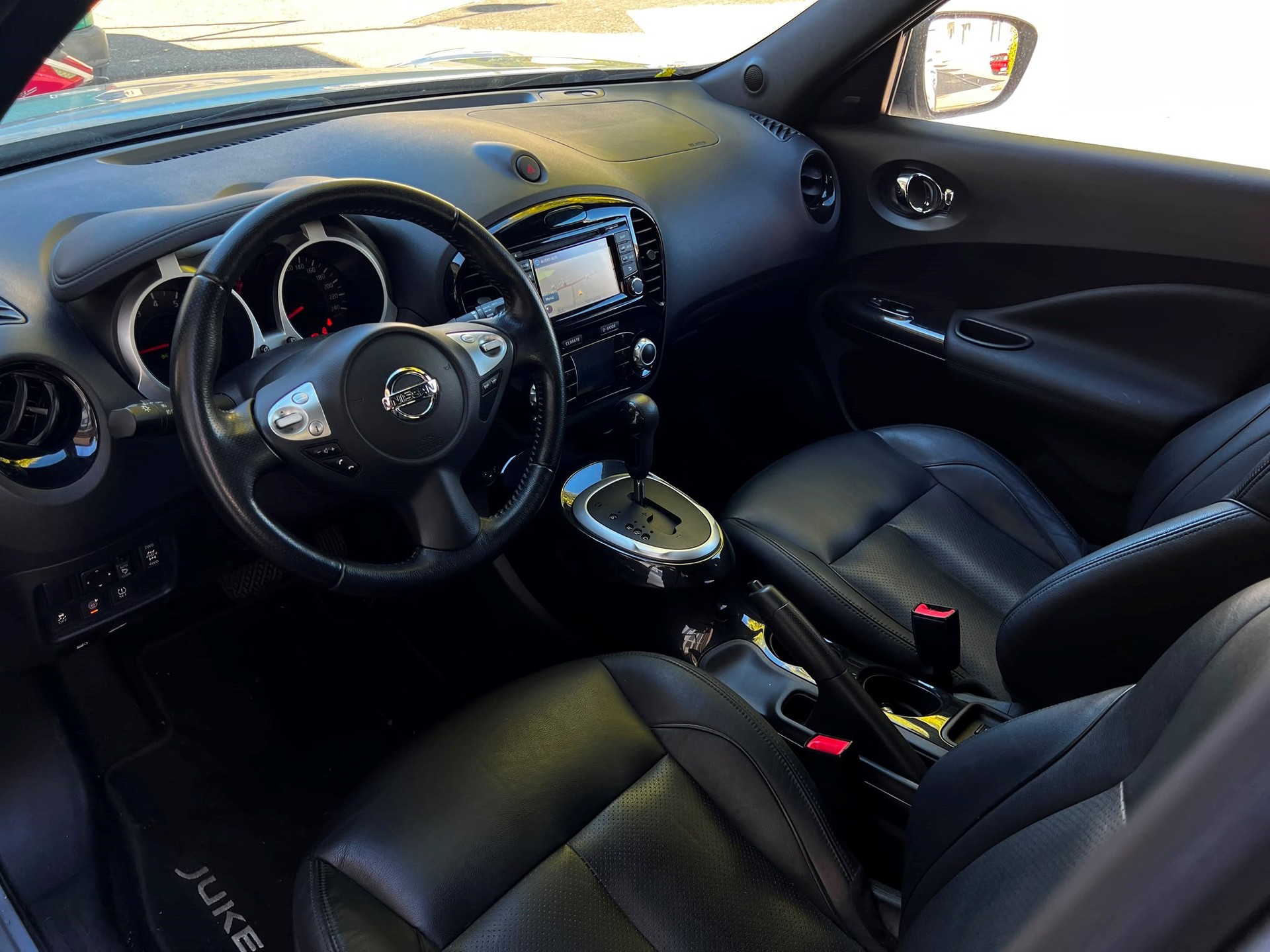 NISSAN Juke 1.6 DIG-T tekna 4x4 Xtronic M-CVT-image-13