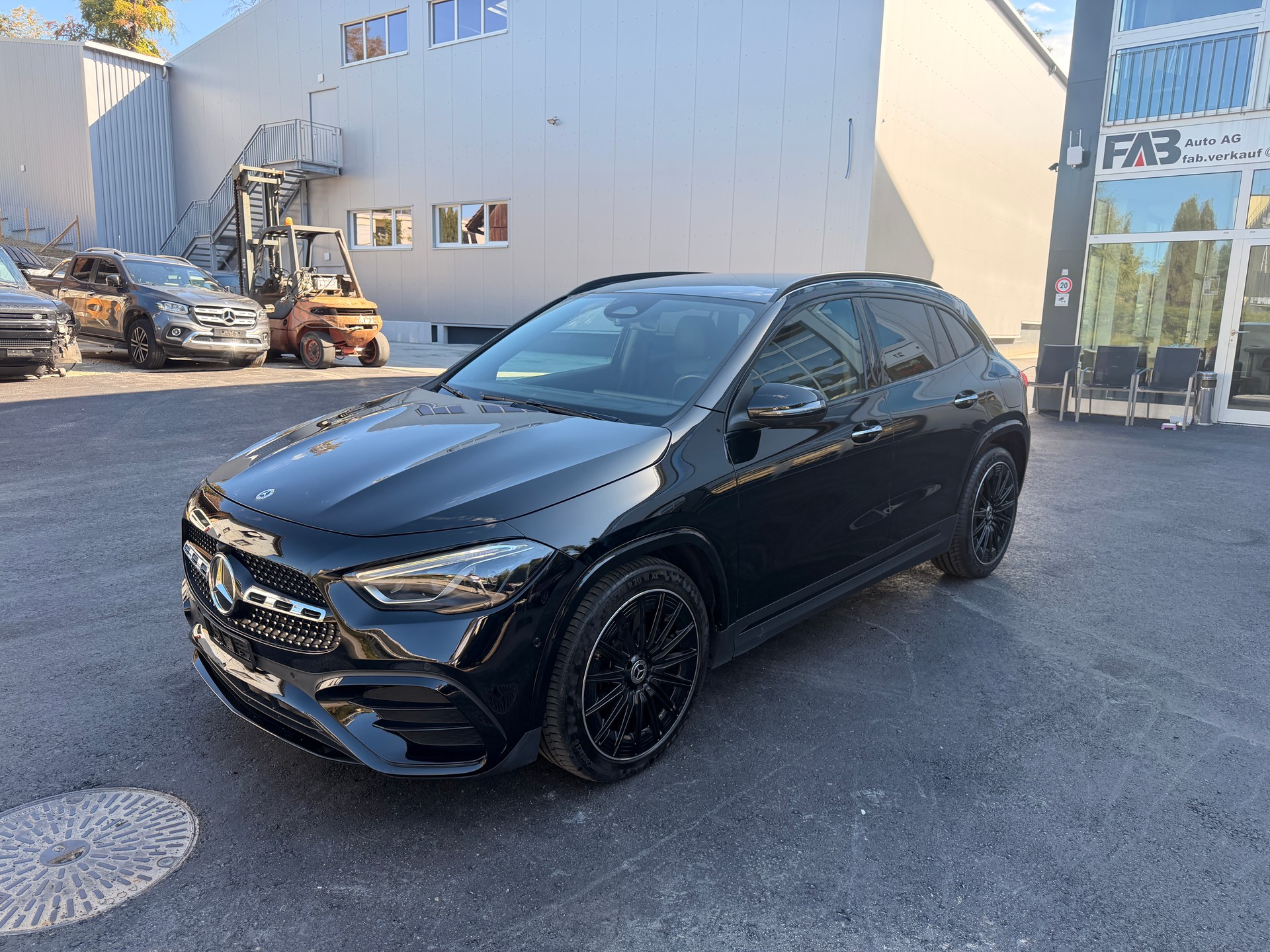 MERCEDES-BENZ GLA 250 4Matic 8G-DCT AMG -LINE-image-4