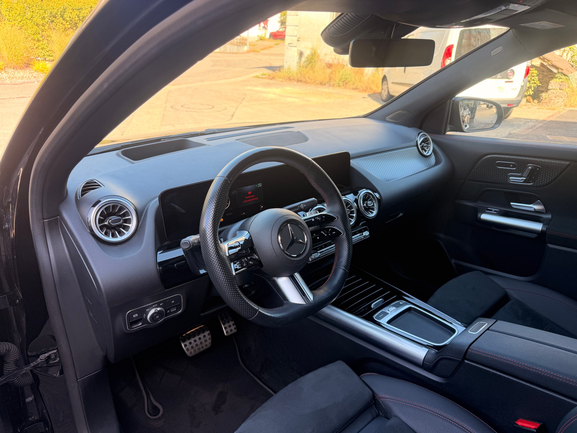 MERCEDES-BENZ GLA 250 4Matic 8G-DCT AMG -LINE-image-8