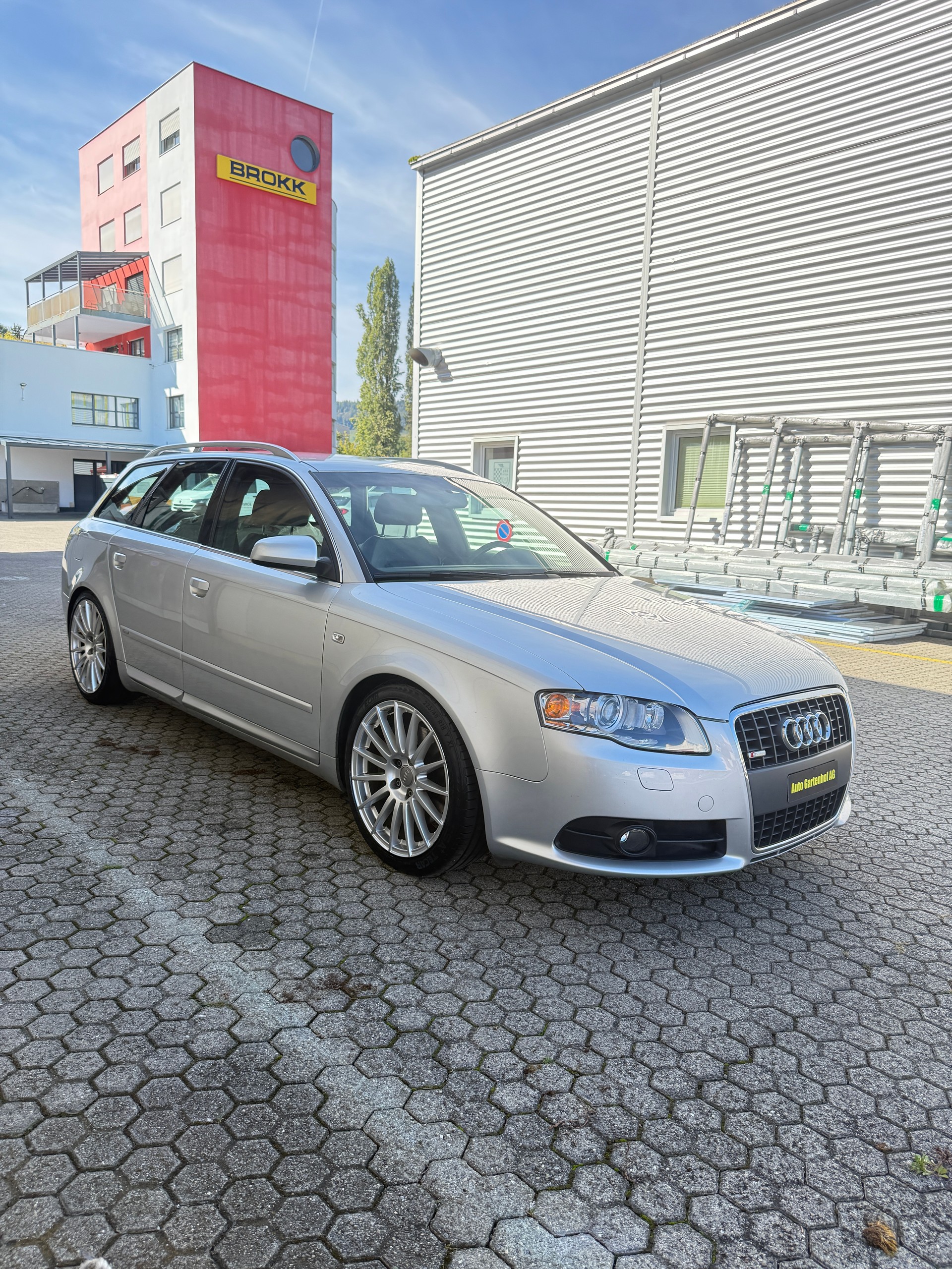 AUDI A4 Avant 2.0 Turbo FSI quattro-image-0
