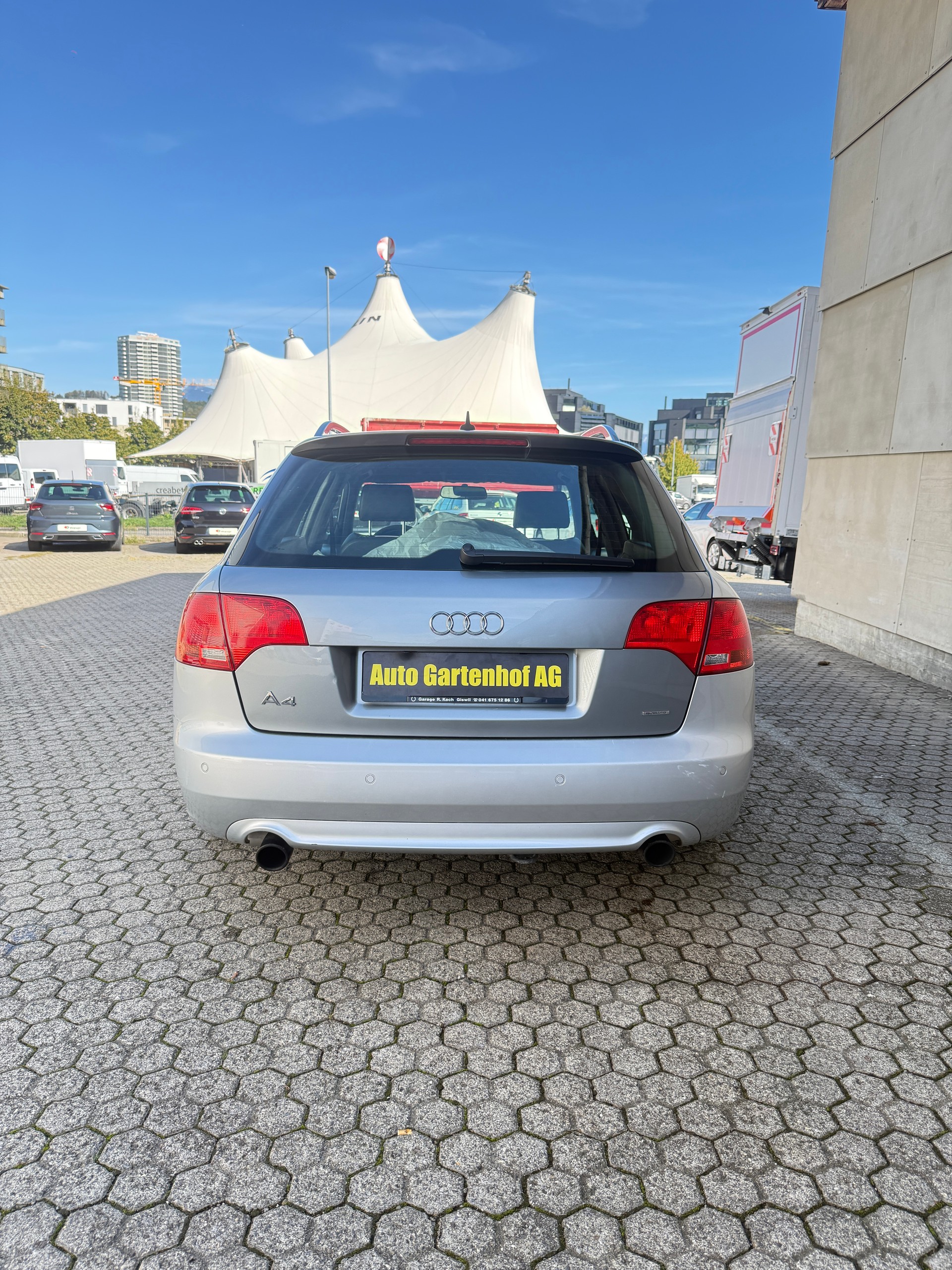 AUDI A4 Avant 2.0 Turbo FSI quattro-image-2