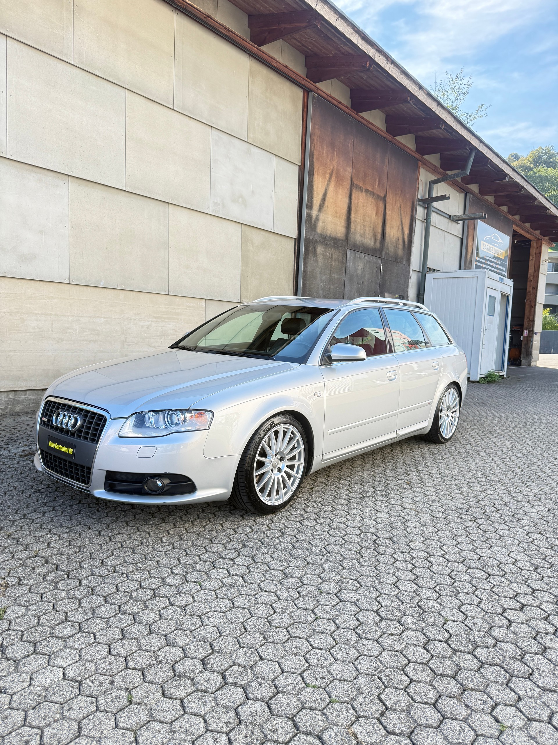 AUDI A4 Avant 2.0 Turbo FSI quattro-image-7