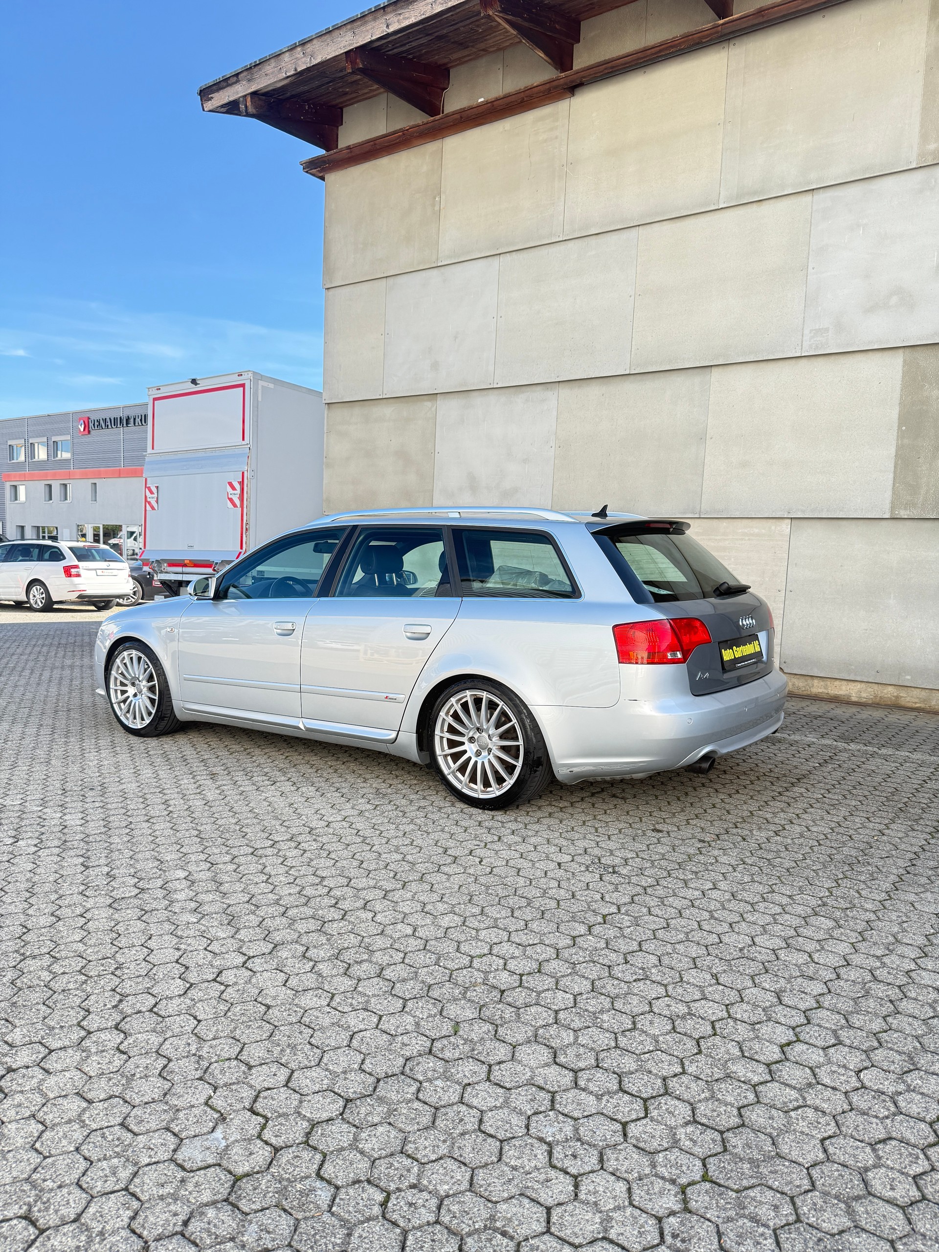 AUDI A4 Avant 2.0 Turbo FSI quattro-image-5