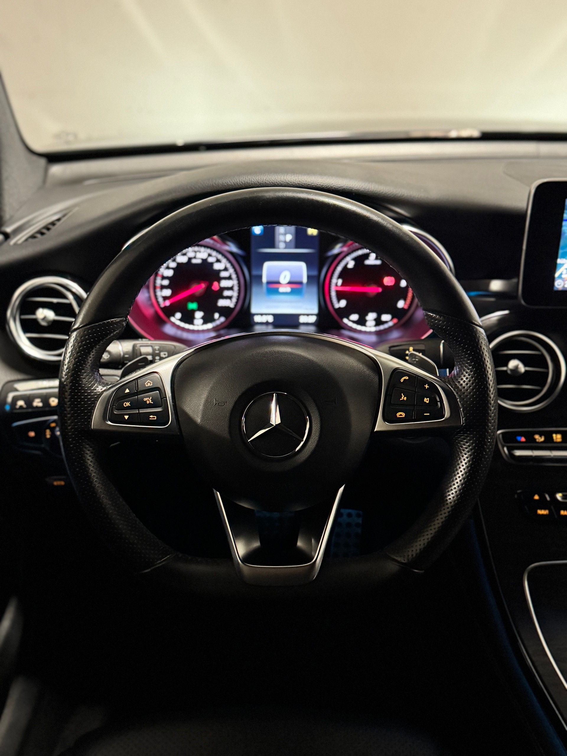 MERCEDES-BENZ GLC 250 d AMG Line 4Matic 9G-Tronic-image-9