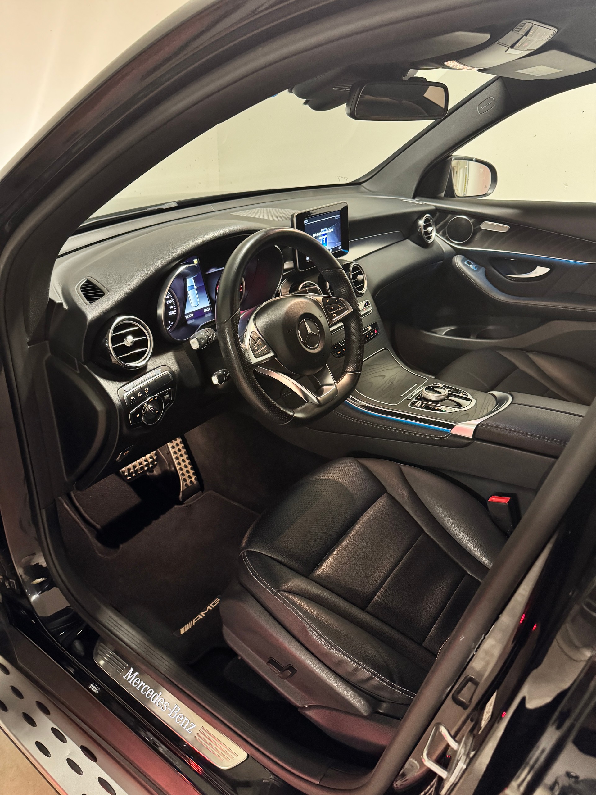 MERCEDES-BENZ GLC 250 d AMG Line 4Matic 9G-Tronic-image-5