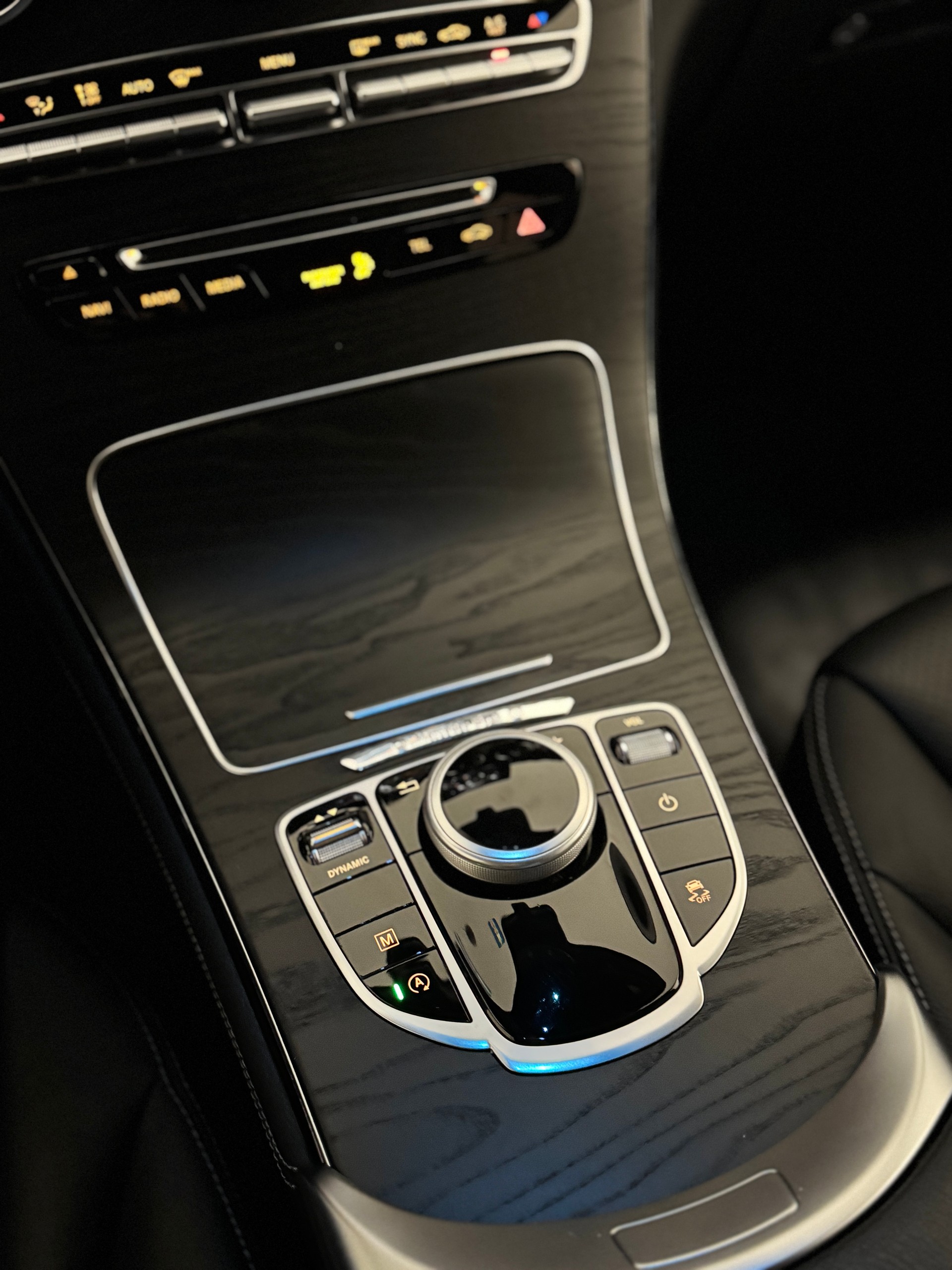 MERCEDES-BENZ GLC 250 d AMG Line 4Matic 9G-Tronic-image-12