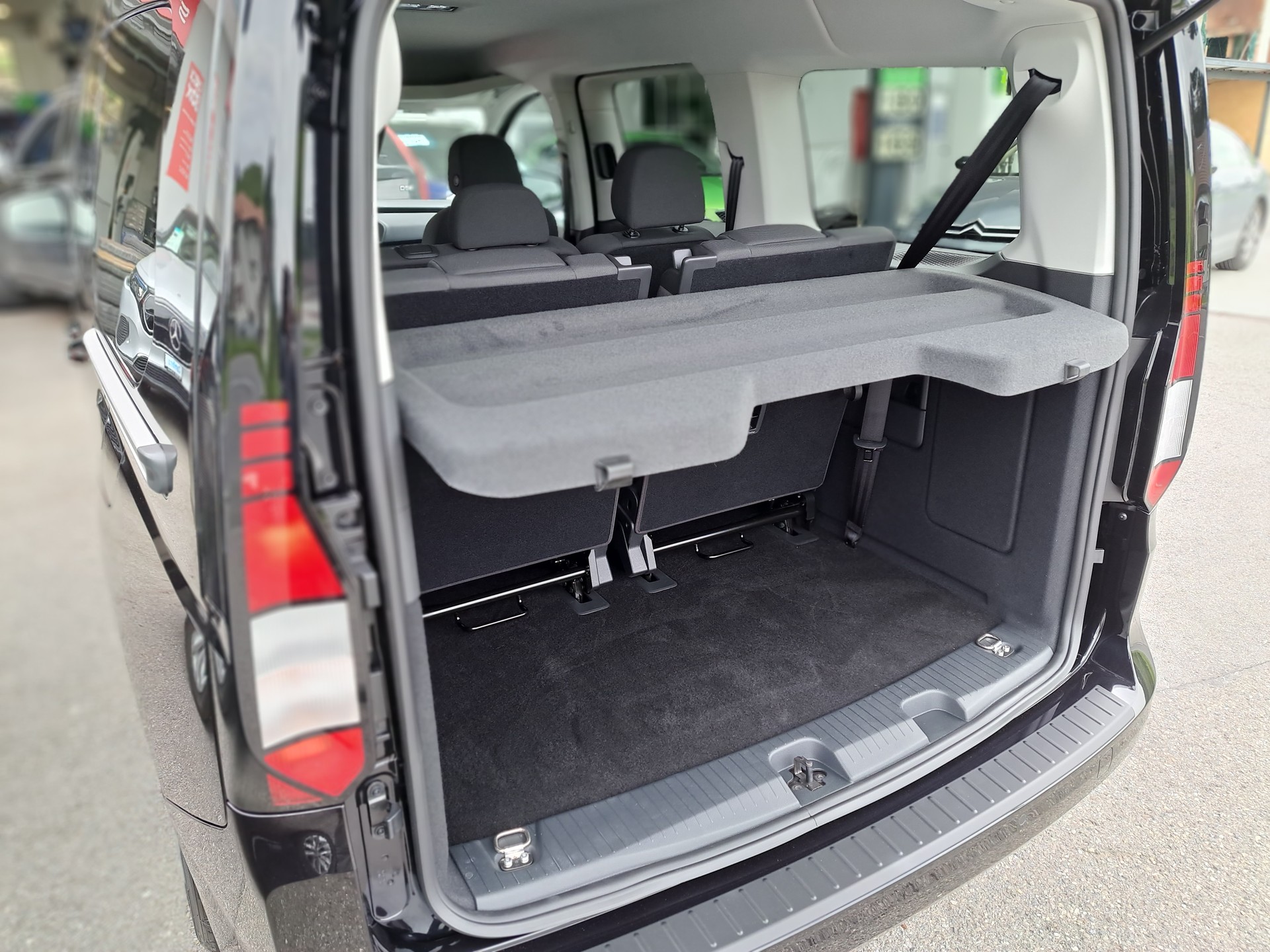 VW Caddy Maxi 2.0 TDI Life-image-14