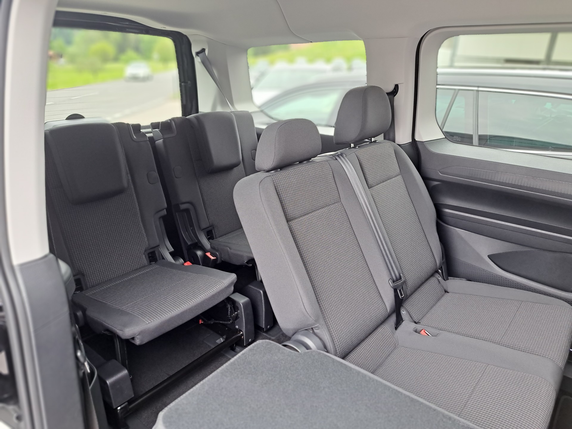 VW Caddy Maxi 2.0 TDI Life-image-12