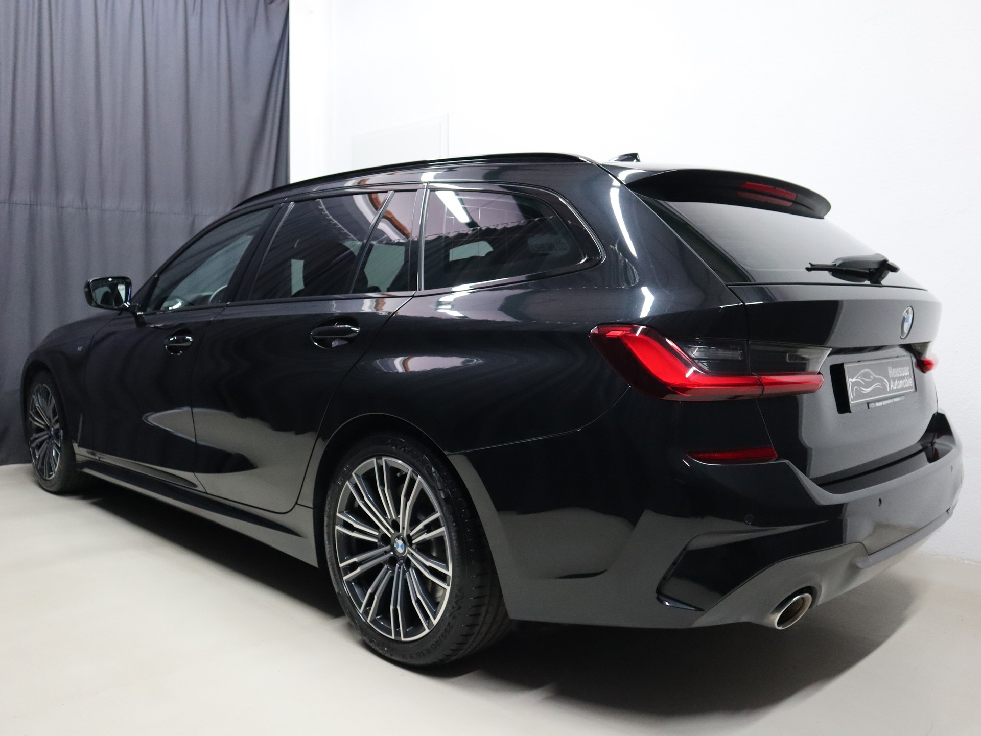 BMW 330i Touring Steptronic M Sport - Navi - Leder/Alcantara - Ambiente - 258 PS-image-3