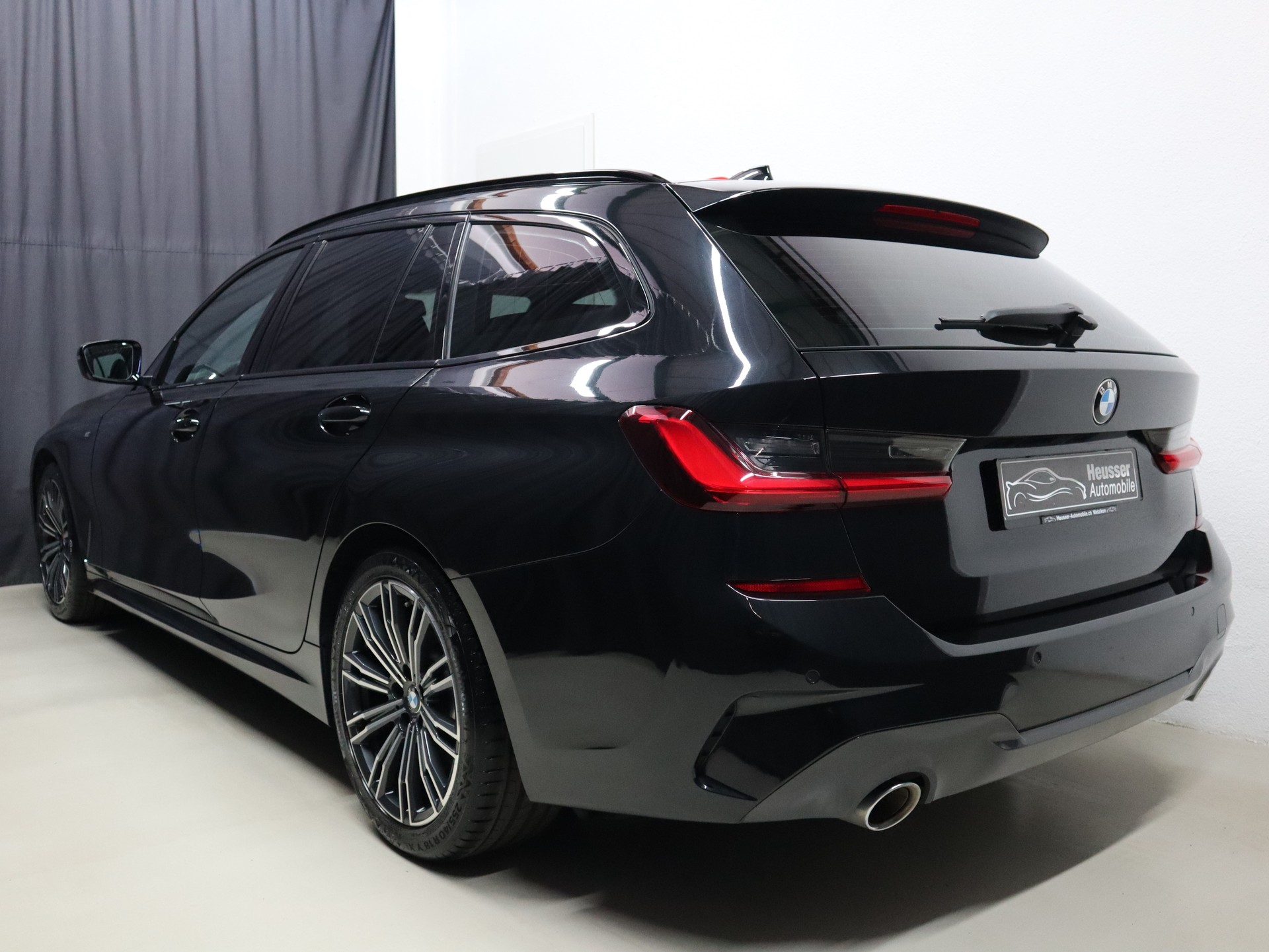BMW 330i Touring Steptronic M Sport - Navi - Leder/Alcantara - Ambiente - 258 PS-image-4