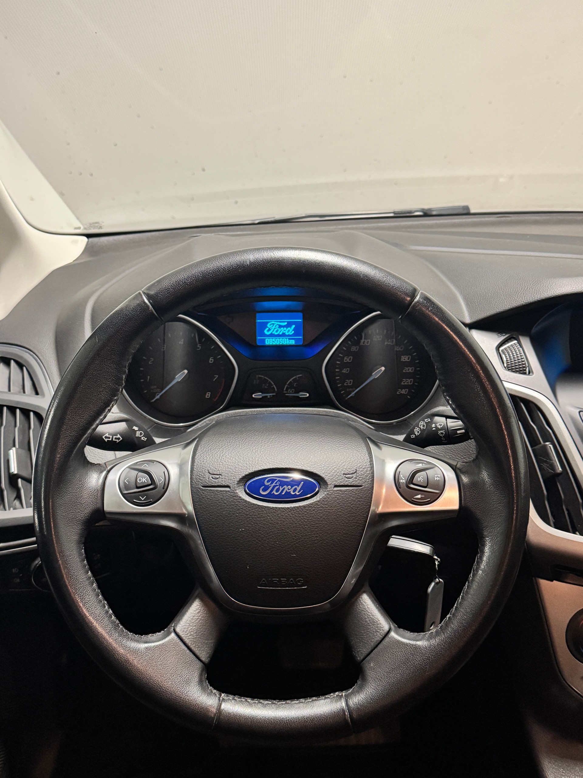FORD Focus 1.6i VCT Trend PowerShift-image-9