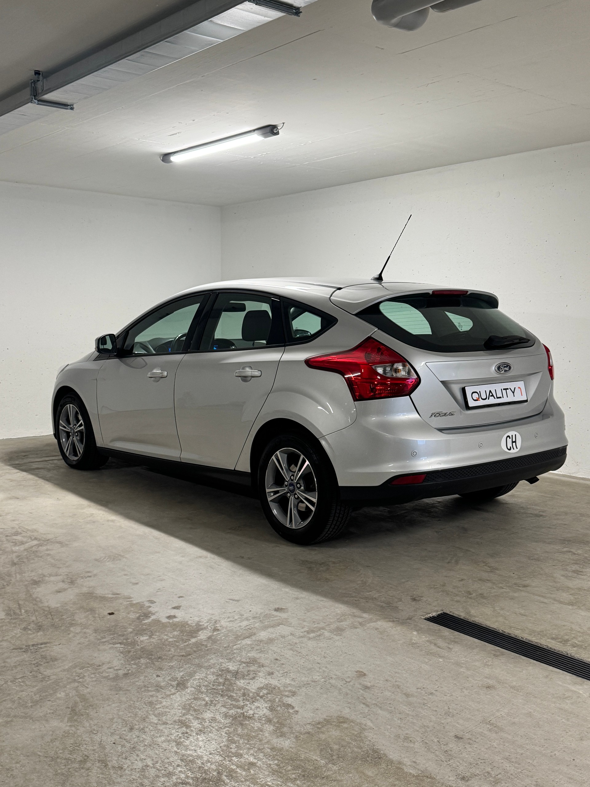 FORD Focus 1.6i VCT Trend PowerShift-image-4