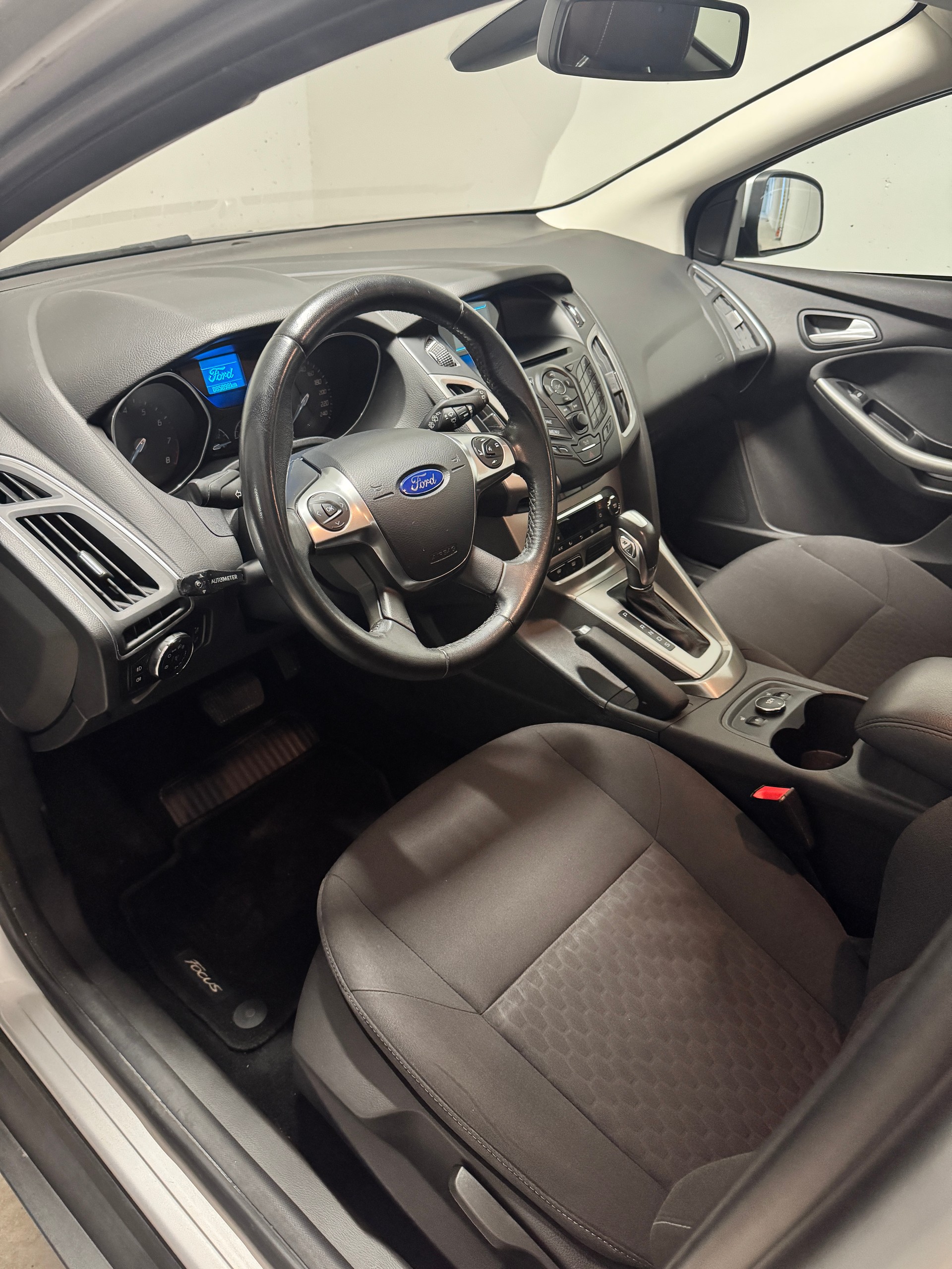 FORD Focus 1.6i VCT Trend PowerShift-image-5