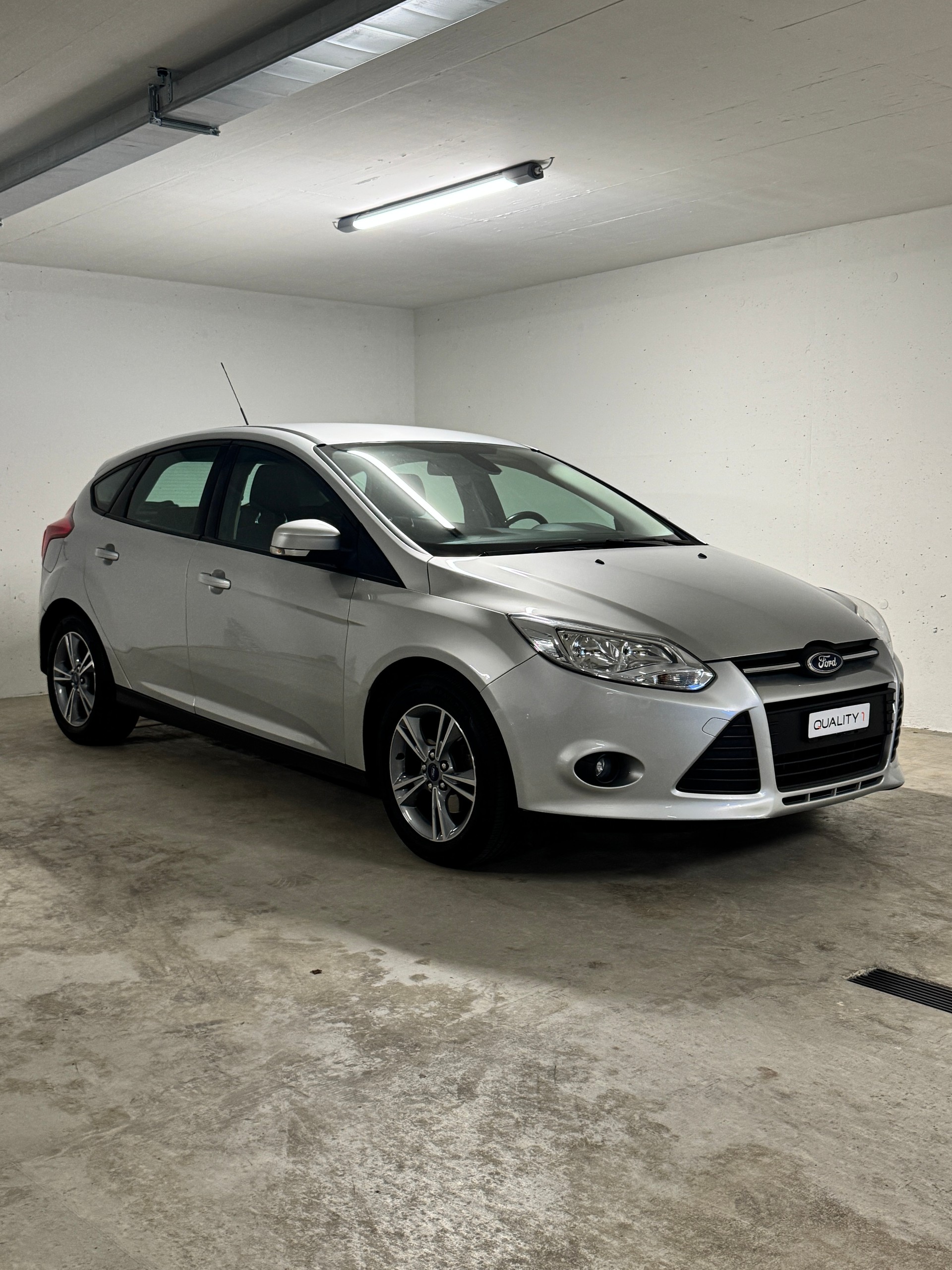FORD Focus 1.6i VCT Trend PowerShift-image-2