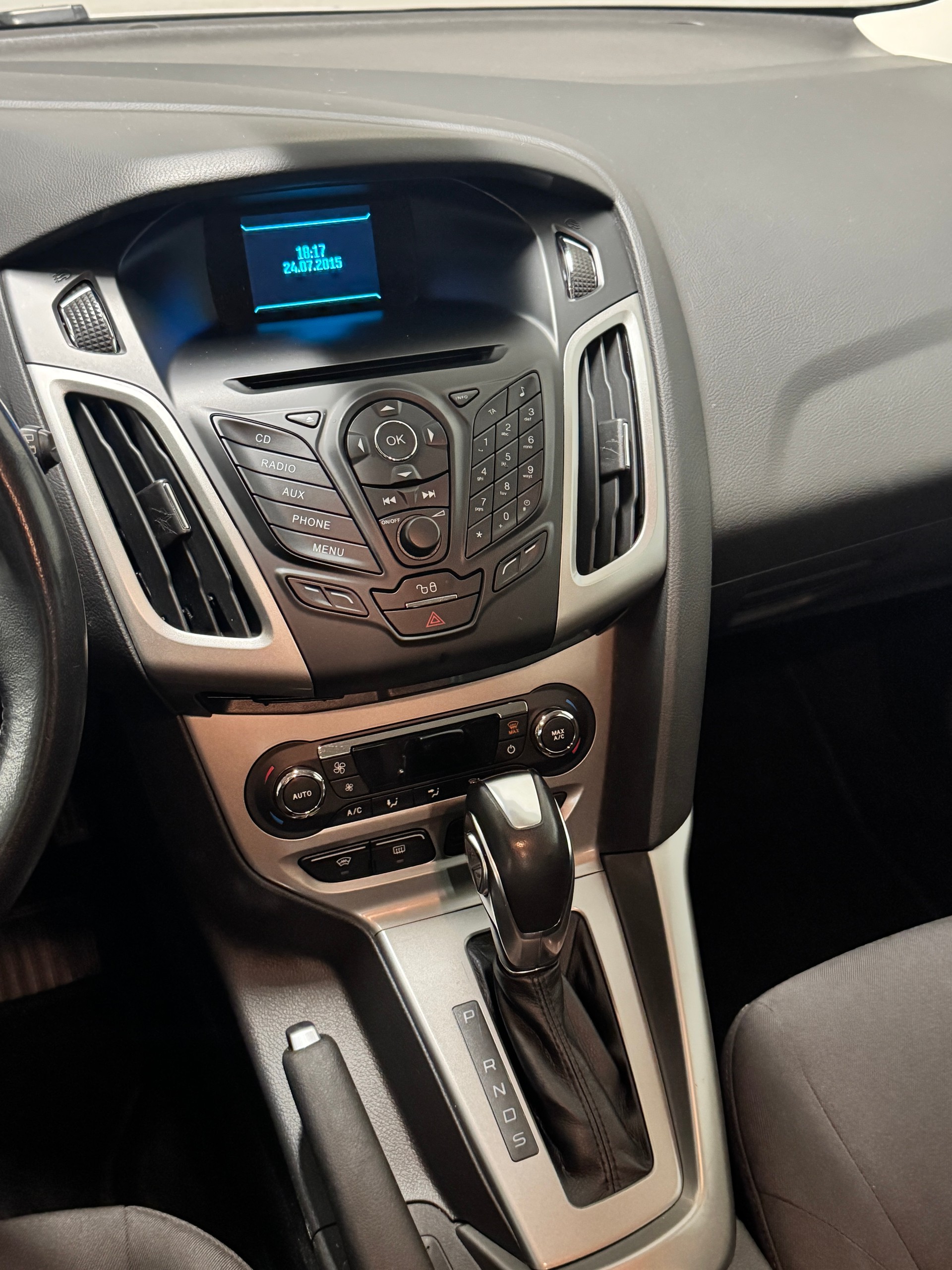 FORD Focus 1.6i VCT Trend PowerShift-image-10