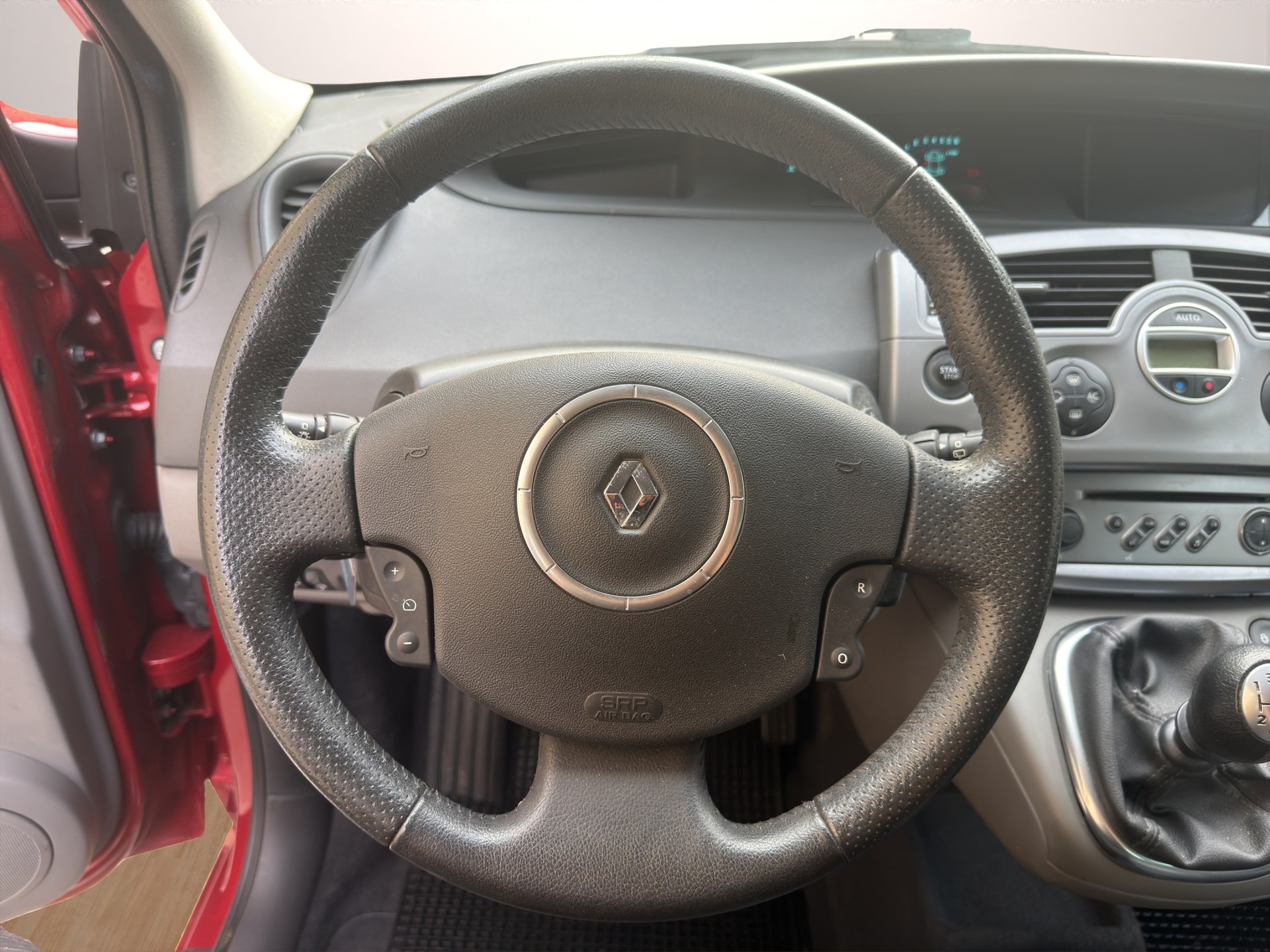 RENAULT Scénic 2.0 16V Dynamique-image-9
