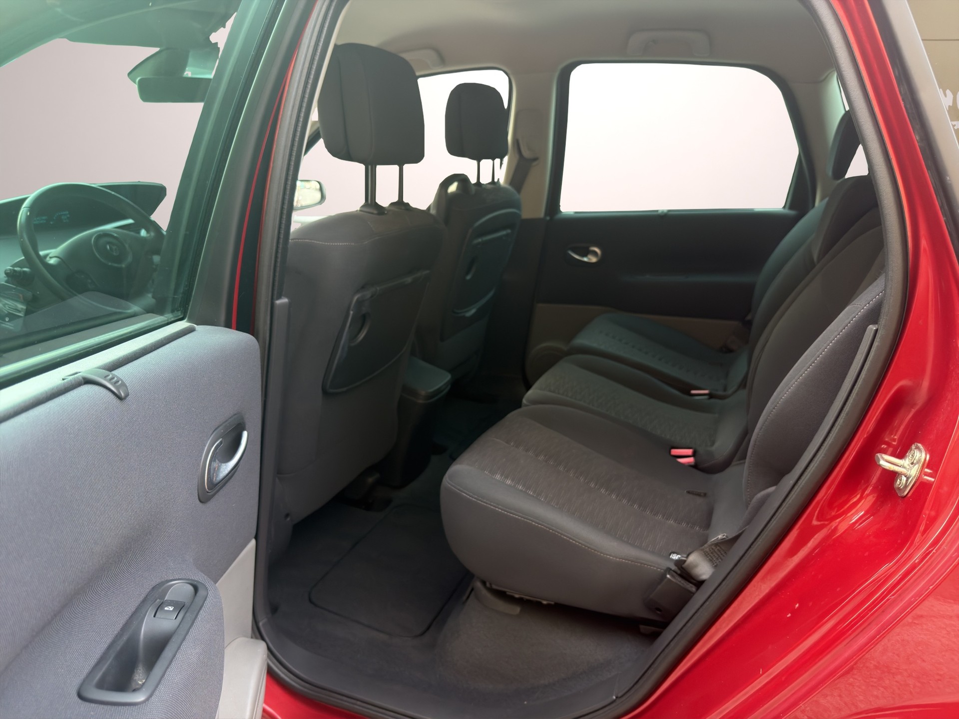 RENAULT Scénic 2.0 16V Dynamique-image-10