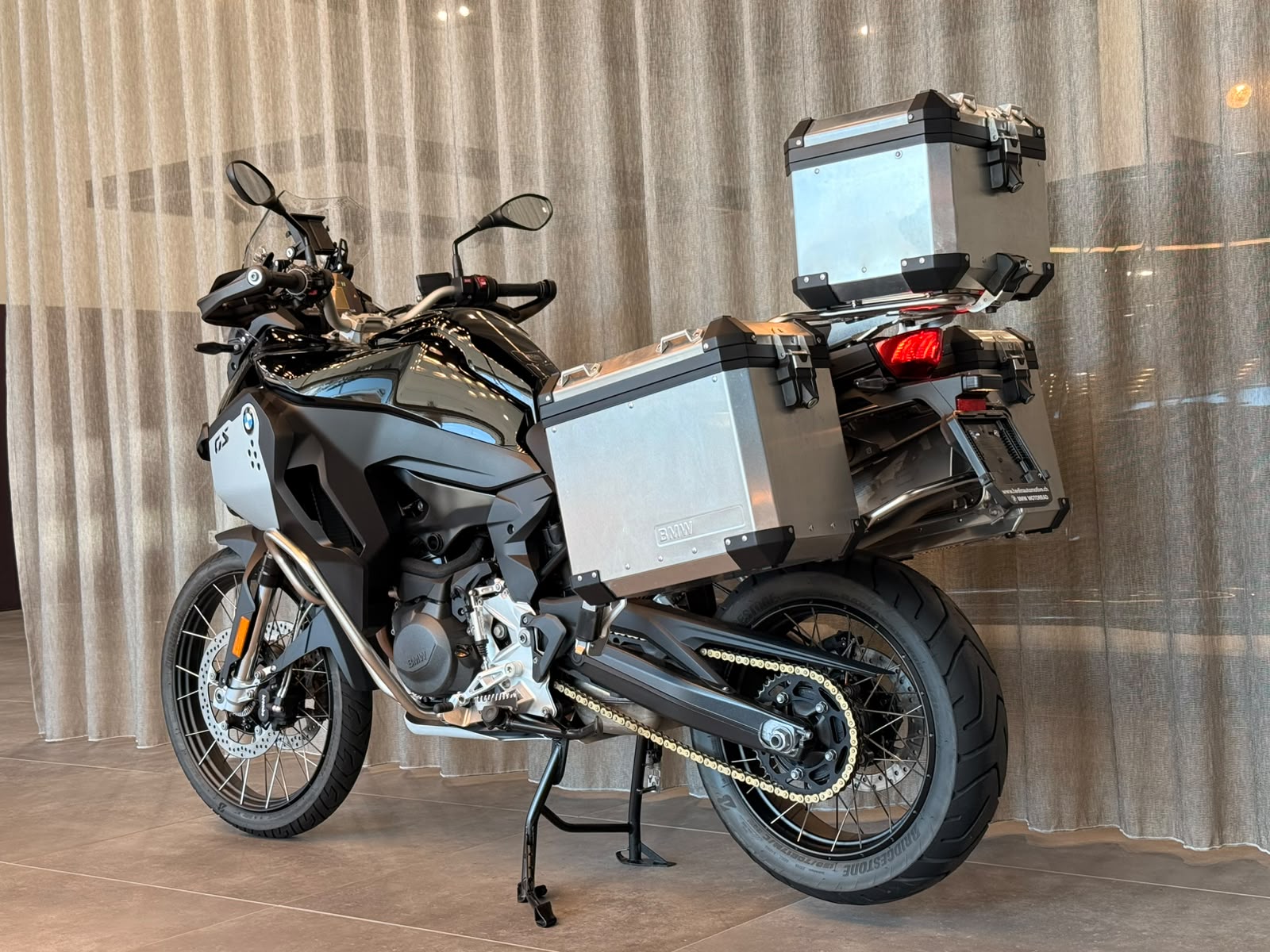 BMW F 900 GS Adventure-showroom-element-2