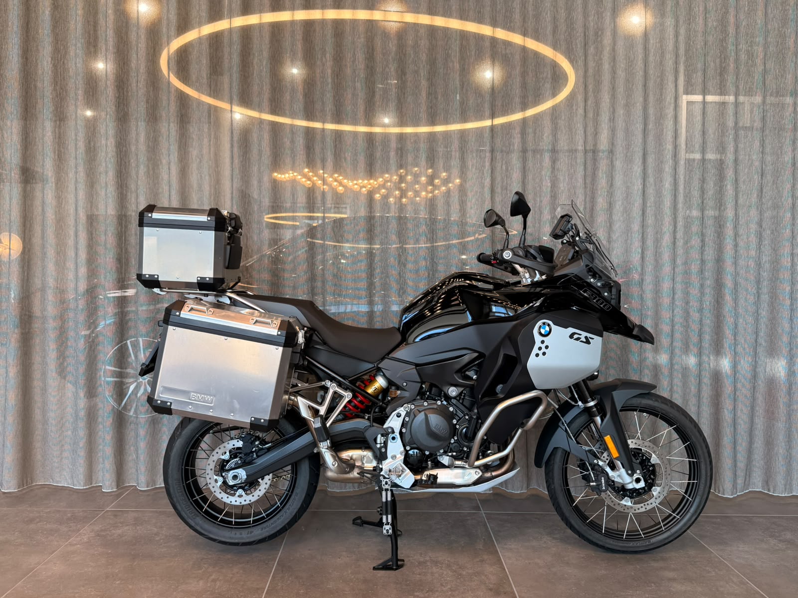 BMW F 900 GS Adventure-showroom-element-1