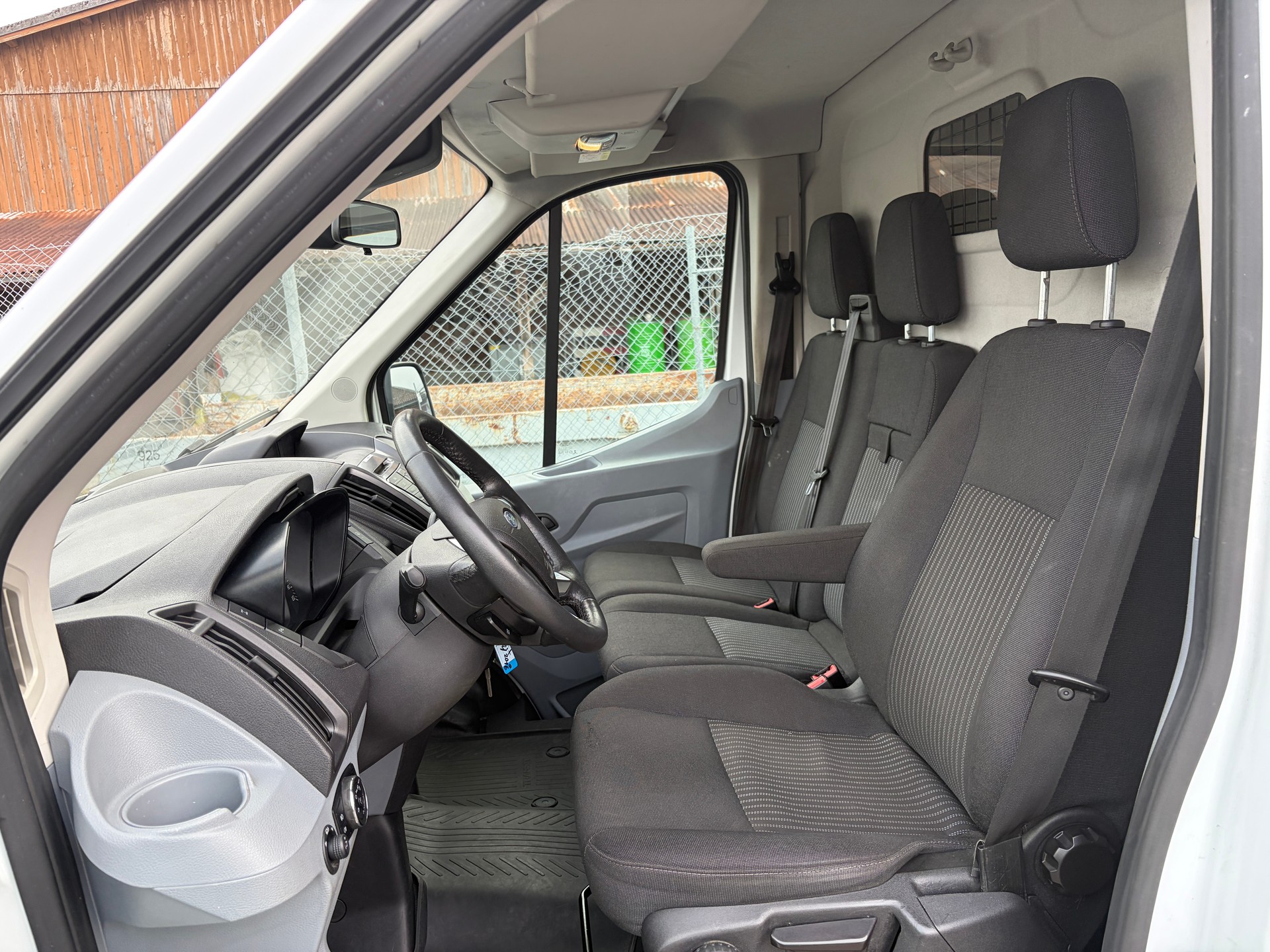 FORD Transit Van 350 L2H2 Ambiente 4WD-image-8
