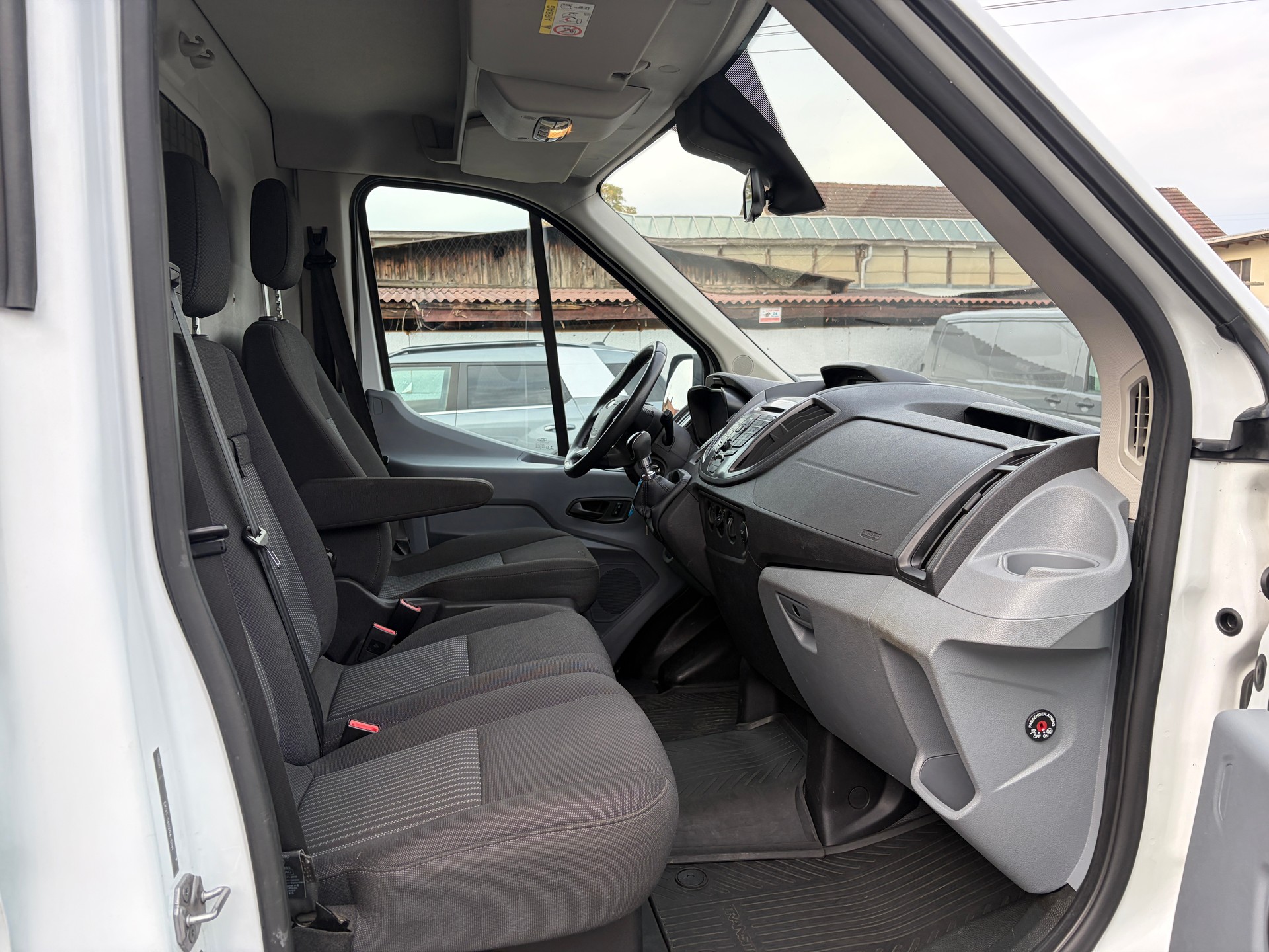 FORD Transit Van 350 L2H2 Ambiente 4WD-image-10