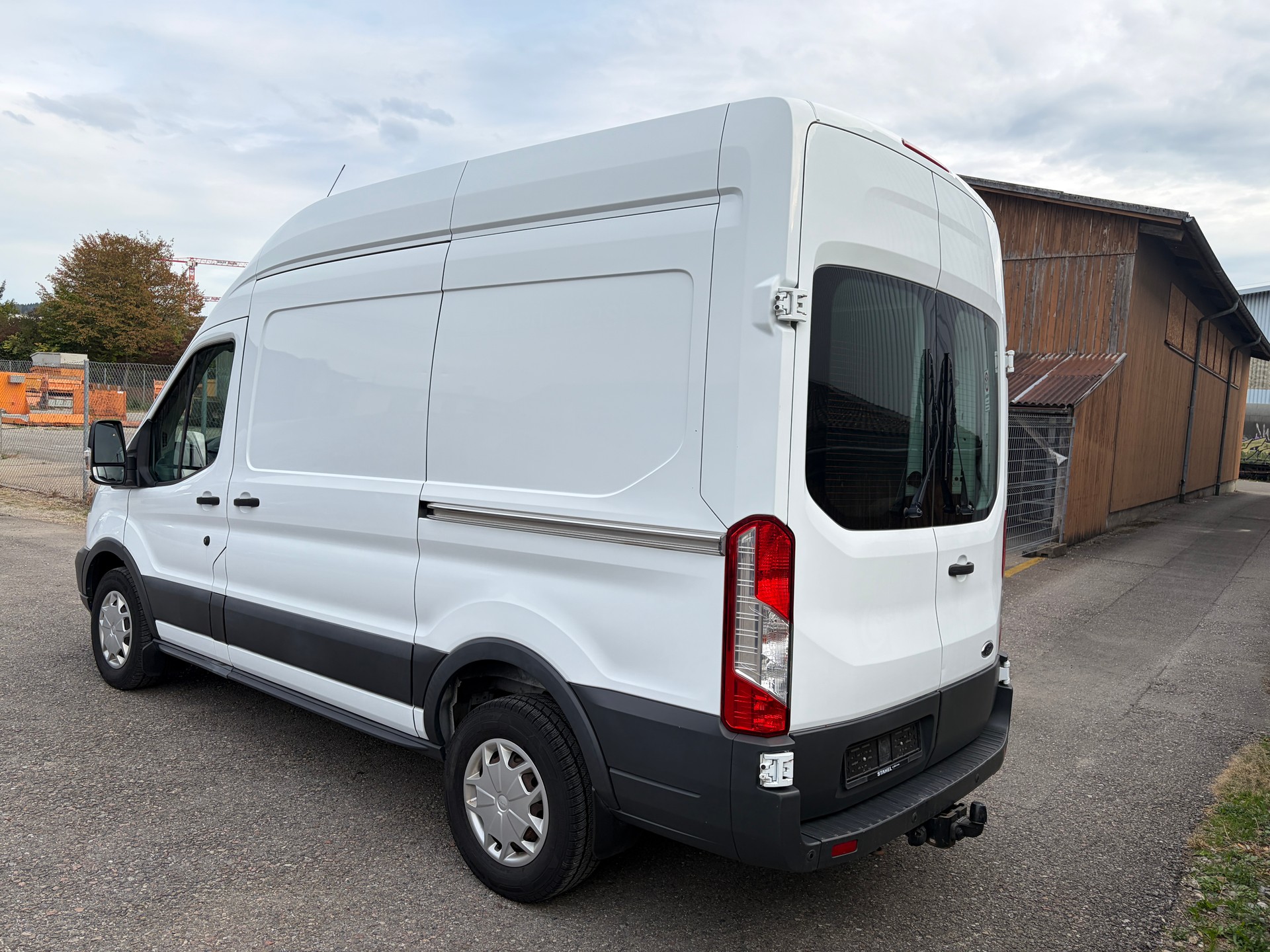 FORD Transit Van 350 L2H2 Ambiente 4WD-image-2