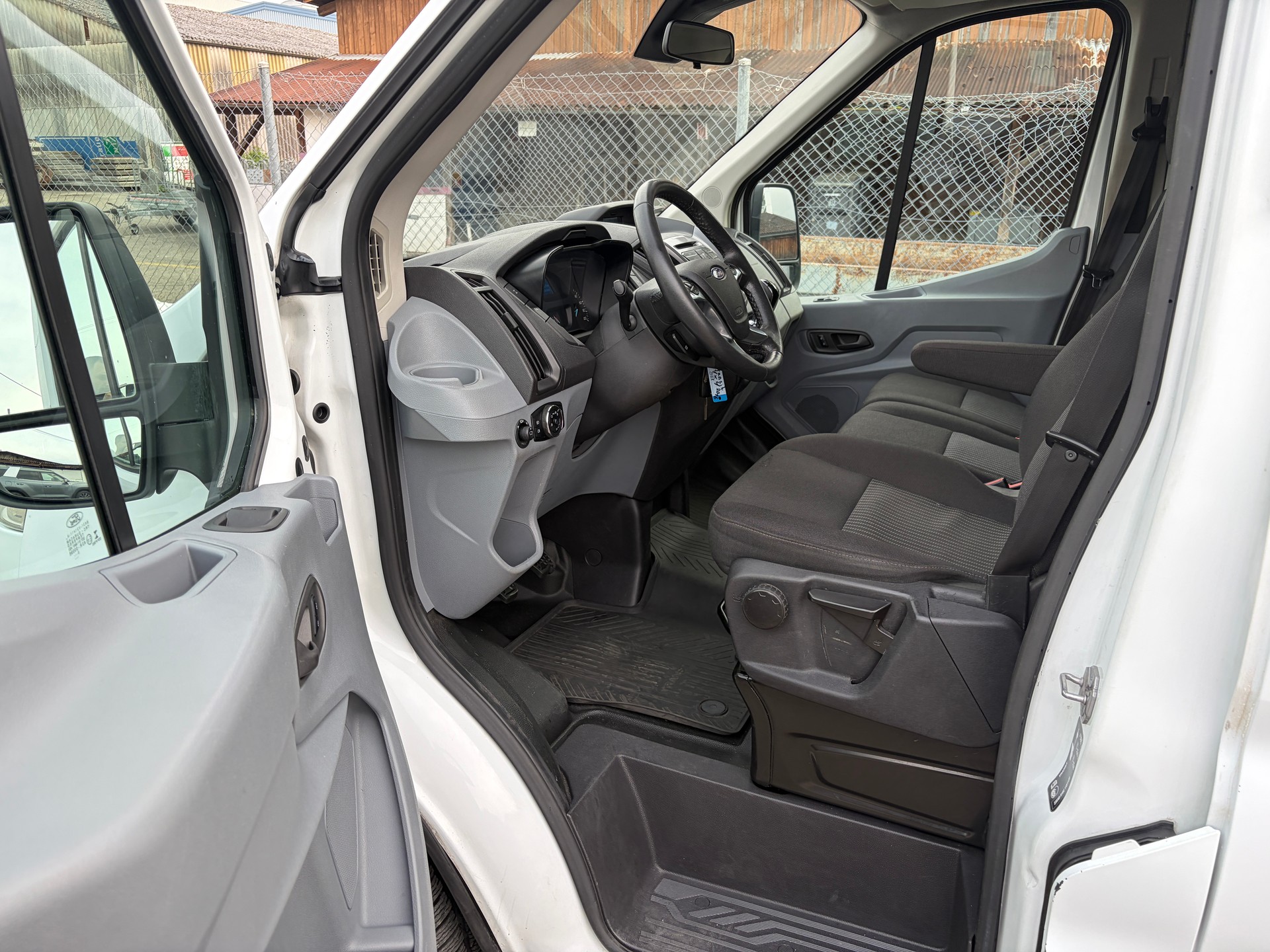 FORD Transit Van 350 L2H2 Ambiente 4WD-image-7