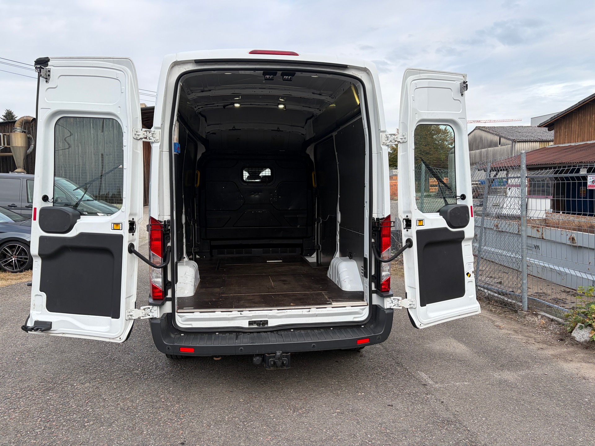 FORD Transit Van 350 L2H2 Ambiente 4WD-image-6