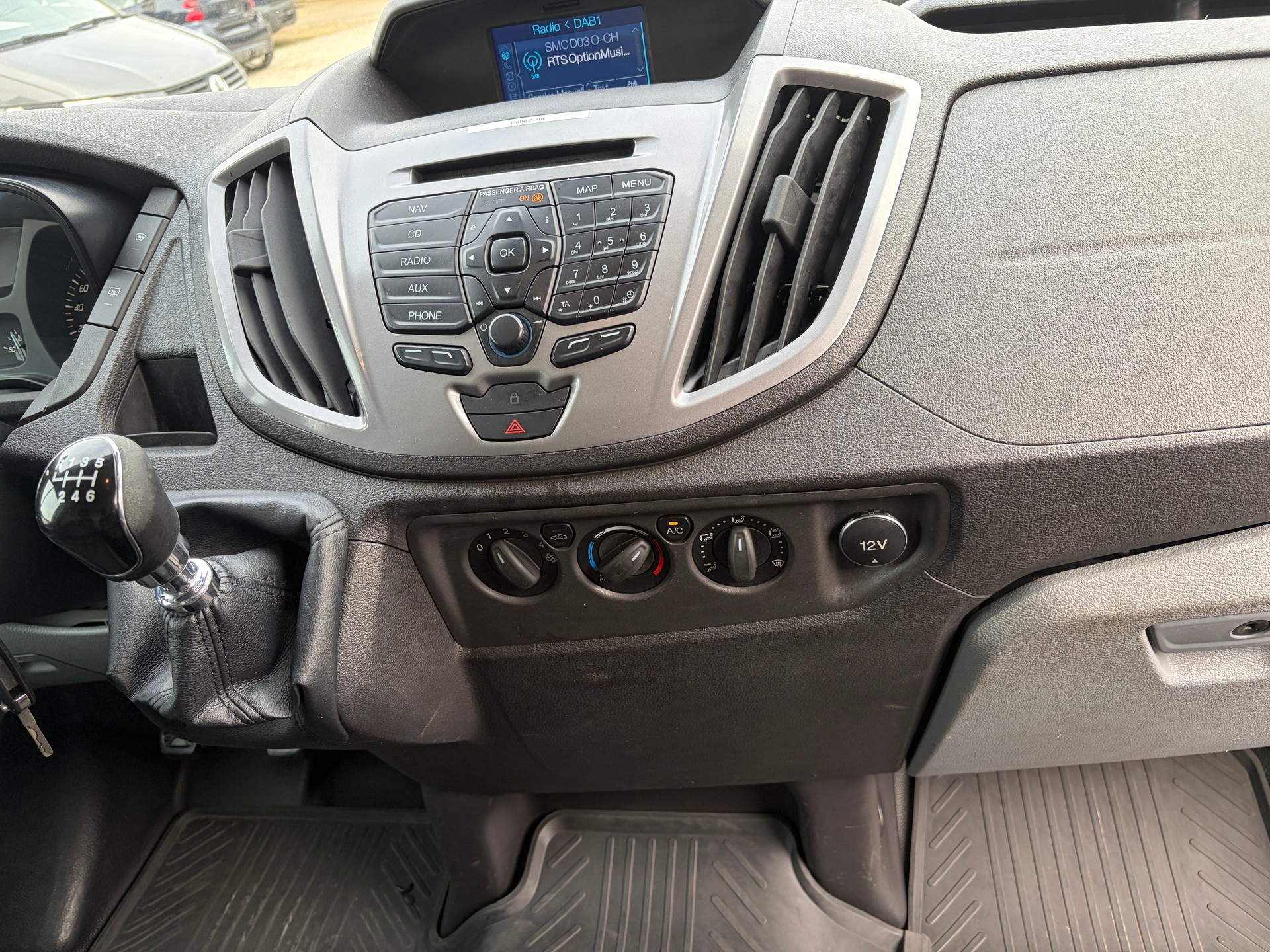 FORD Transit Van 350 L2H2 Ambiente 4WD-image-11
