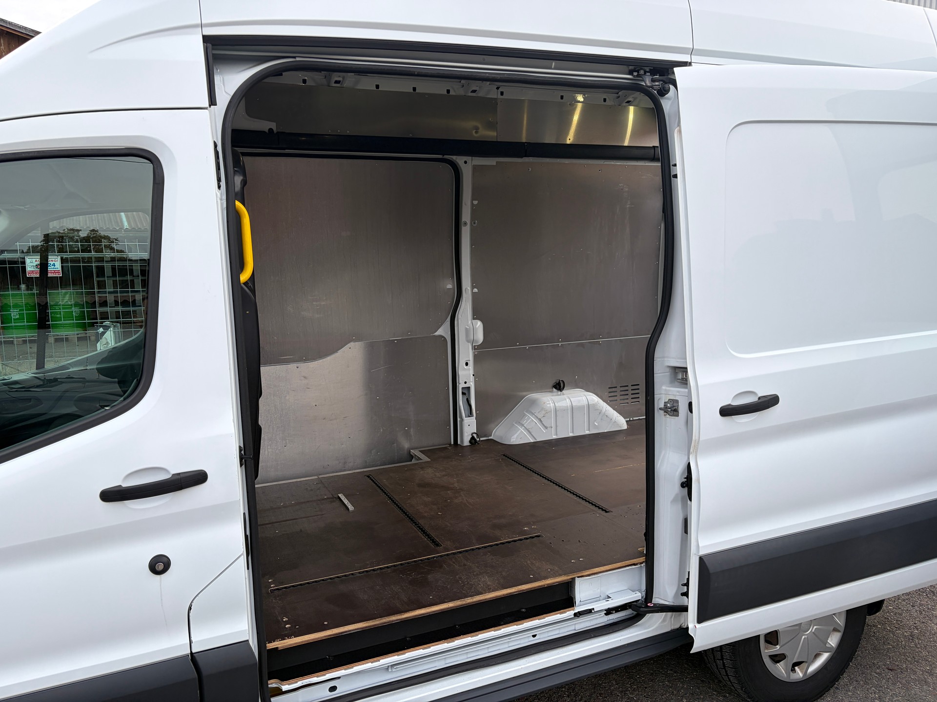 FORD Transit Van 350 L2H2 Ambiente 4WD-image-5