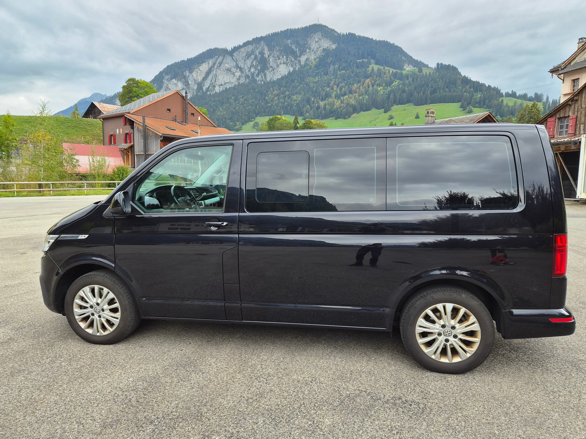 VW 2.0 TDI 150 Family DSG 4m-image-2