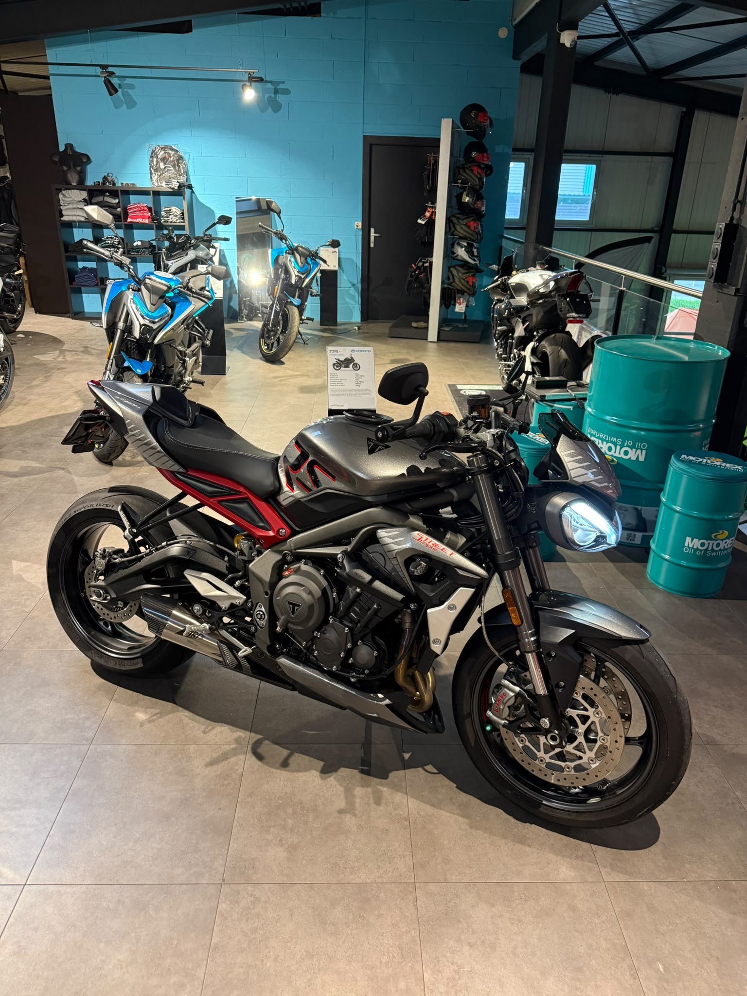 TRIUMPH Street Triple RS 765-showroom-element-2