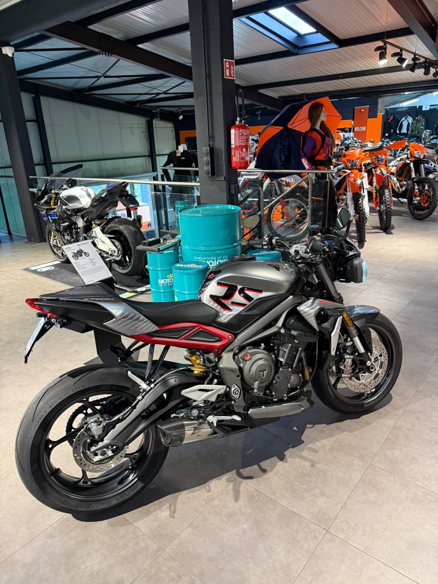 TRIUMPH Street Triple RS 765-showroom-element-3