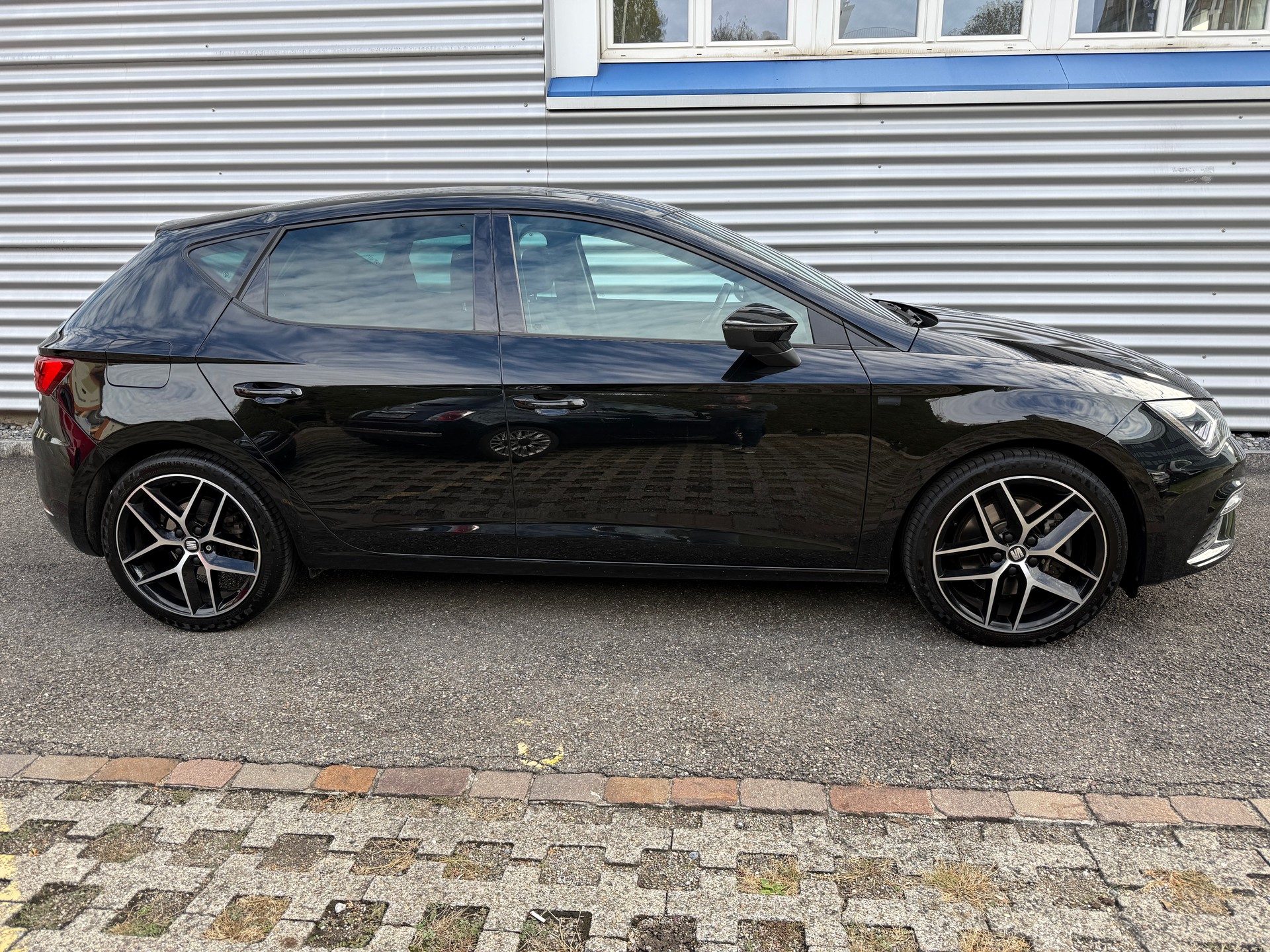 SEAT Leon 1.8 TSI Swiss FR-image-11