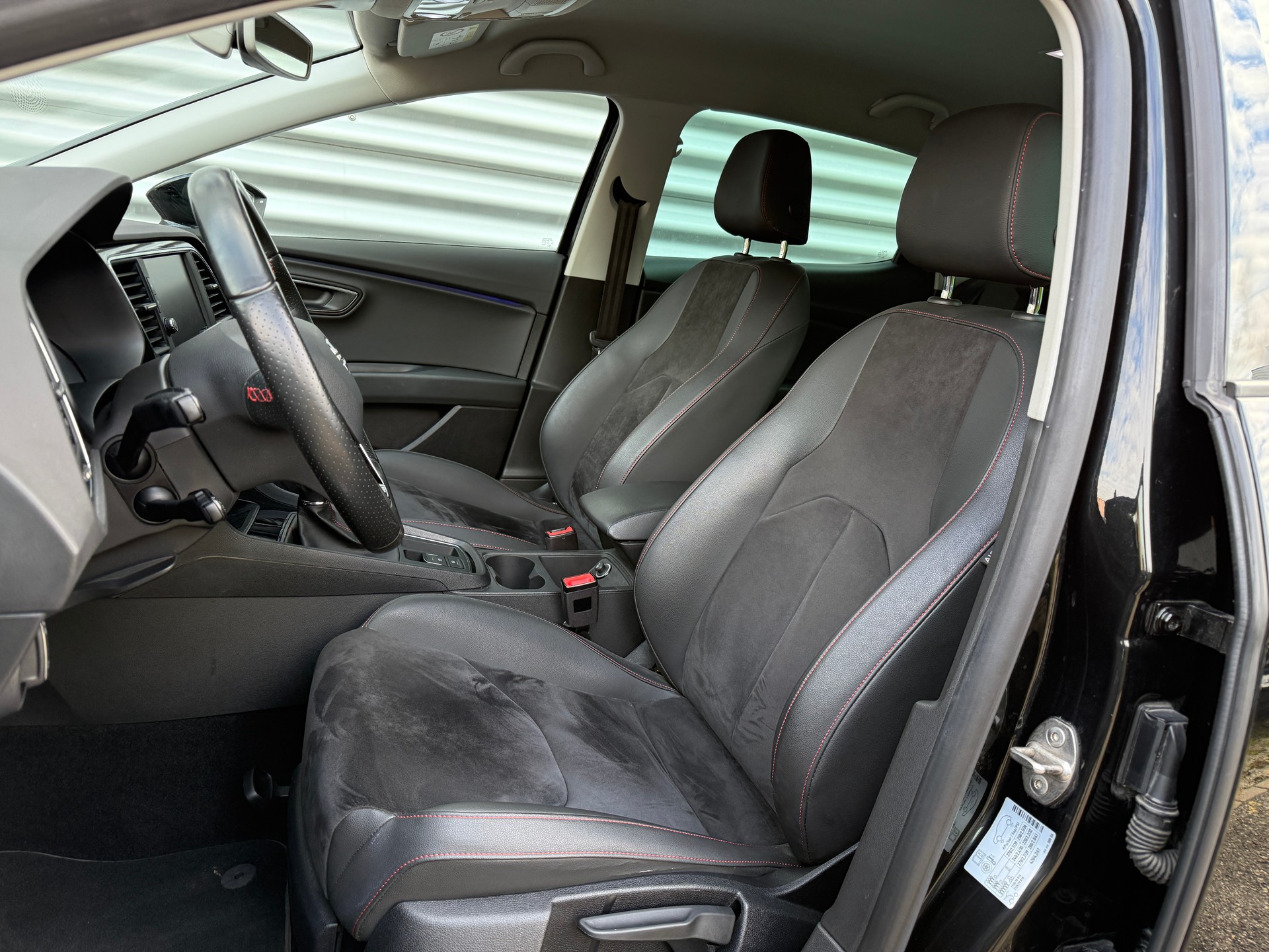 SEAT Leon 1.8 TSI Swiss FR-image-3