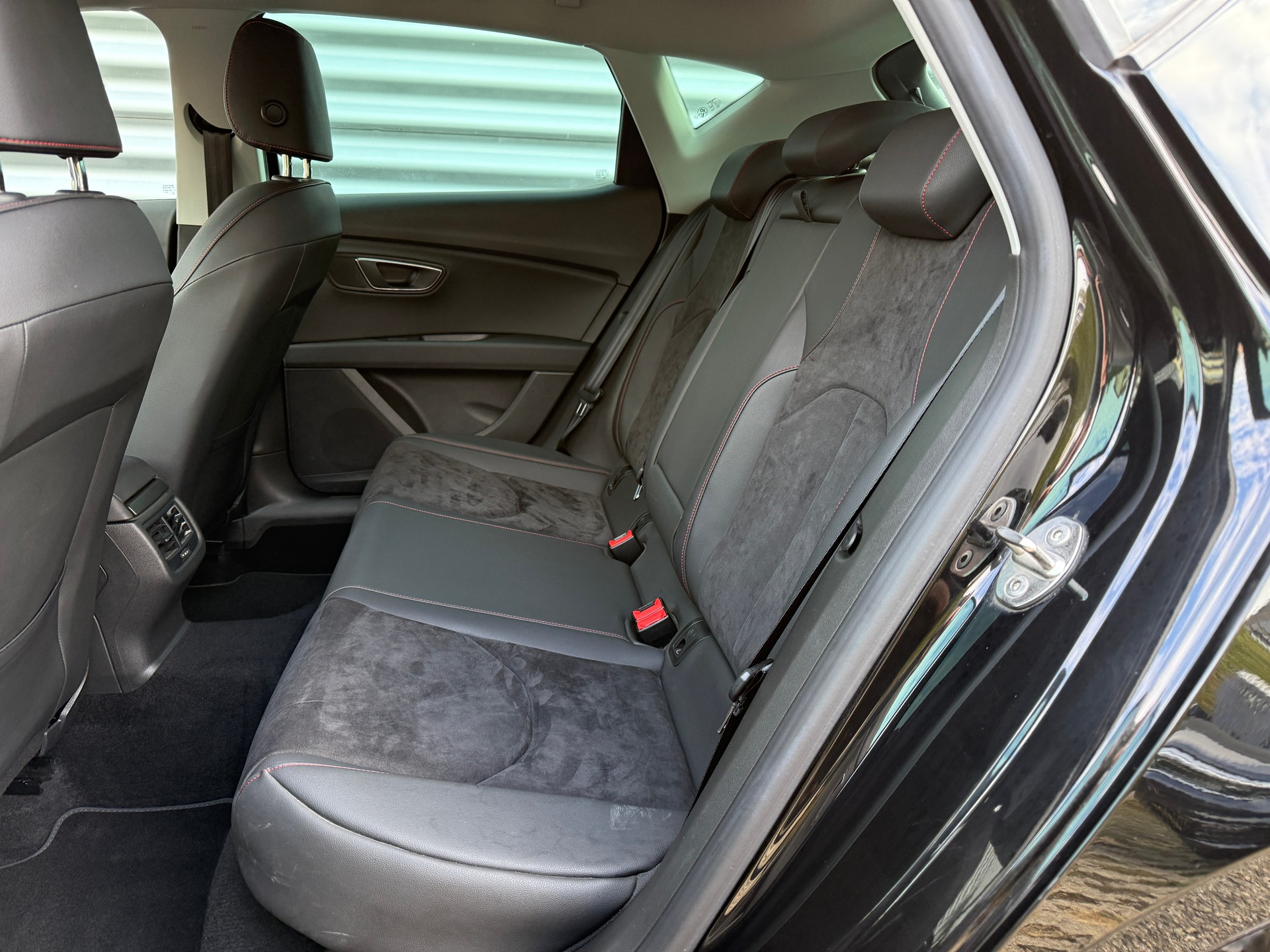 SEAT Leon 1.8 TSI Swiss FR-image-5