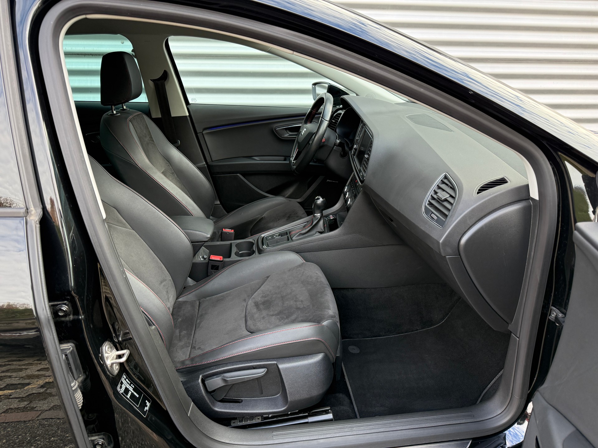 SEAT Leon 1.8 TSI Swiss FR-image-6