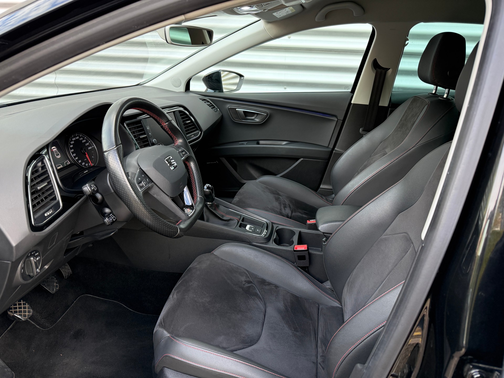 SEAT Leon 1.8 TSI Swiss FR-image-15