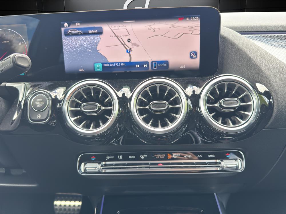MERCEDES-BENZ GLA 200 Night Star 7G-DCT-image-12