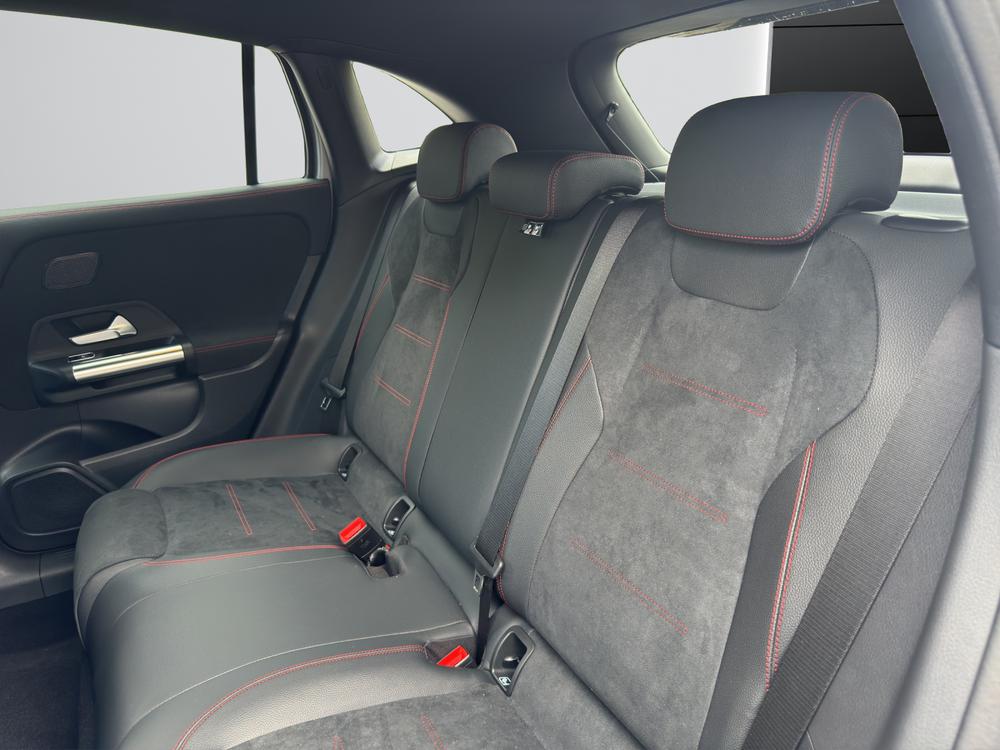 MERCEDES-BENZ GLA 200 Night Star 7G-DCT-image-8