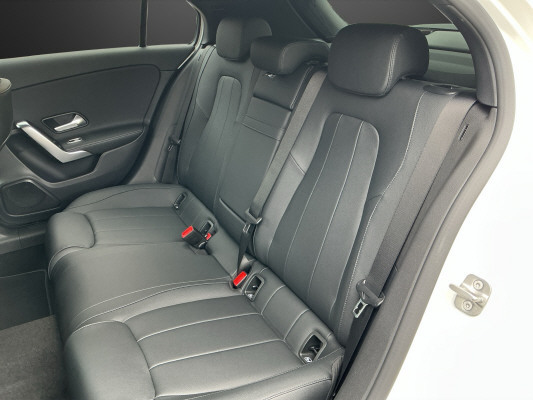 MERCEDES-BENZ A 200 Night Star 7G-DCT-image-10