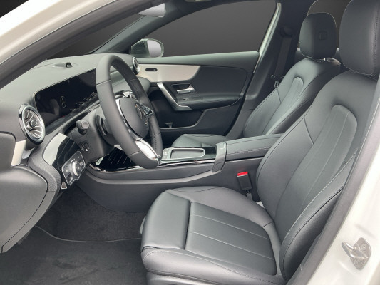 MERCEDES-BENZ A 200 Night Star 7G-DCT-image-6