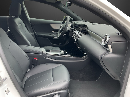MERCEDES-BENZ A 200 Night Star 7G-DCT-image-8