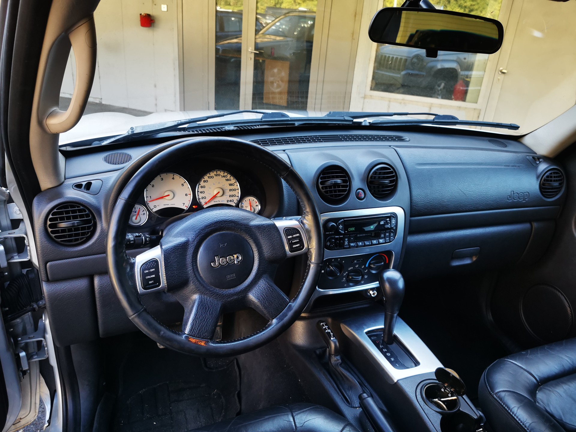 JEEP Cherokee 3.7 V6 Limited-image-6