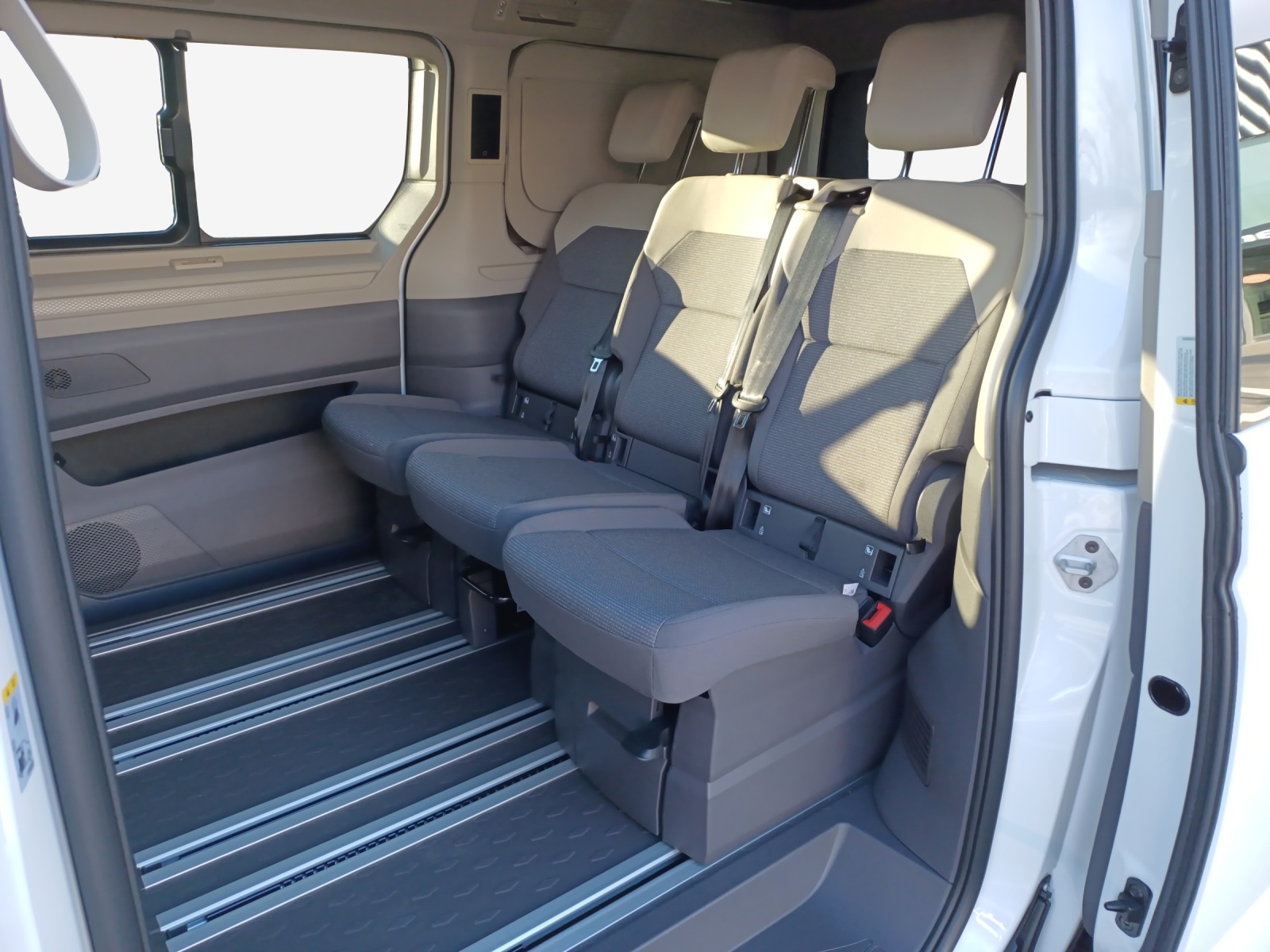 VW California 2.0 TDI Beach Tour-image-11